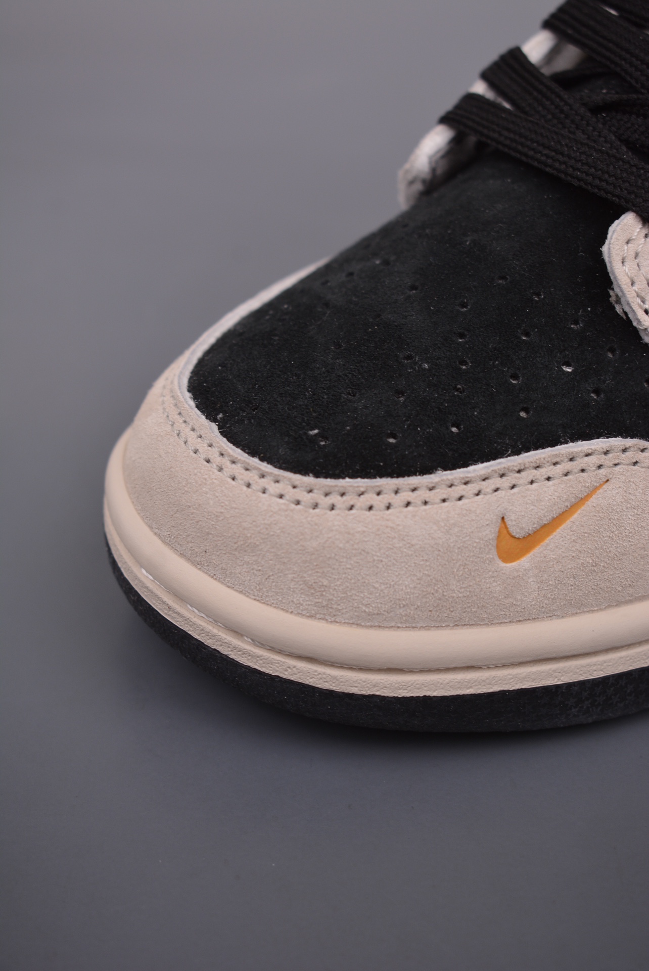 Fear Of God x Nike SB Dunk Low FOG Beige, White and Black KK1688-088