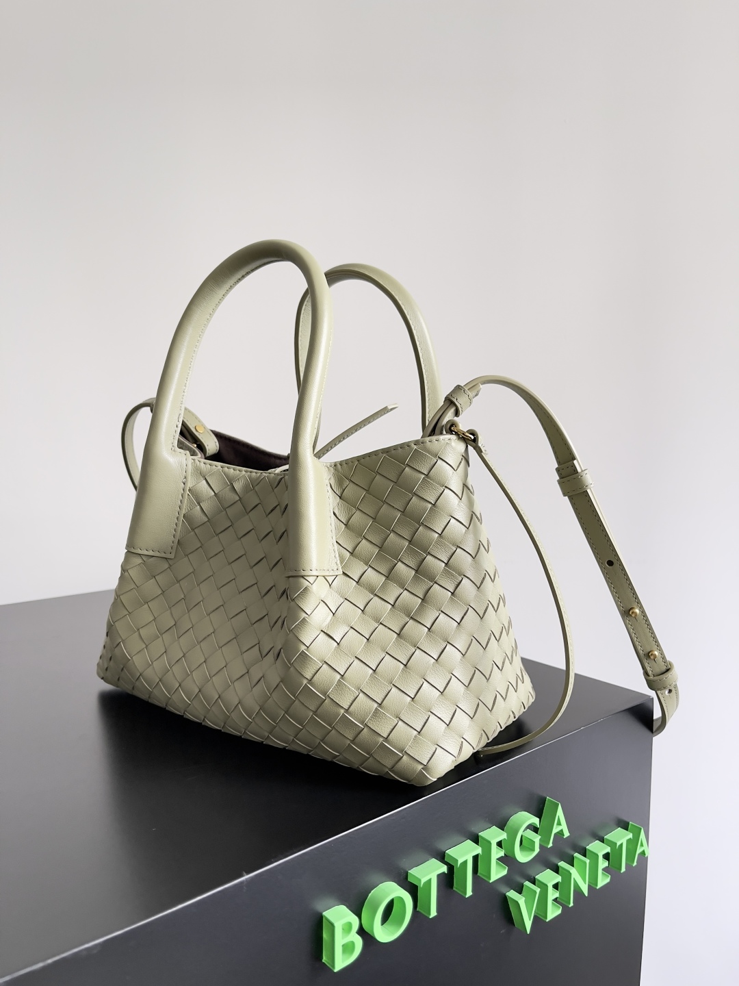 BOTTEGA VENETA 2025 PINACOTECA Small Bag 819004