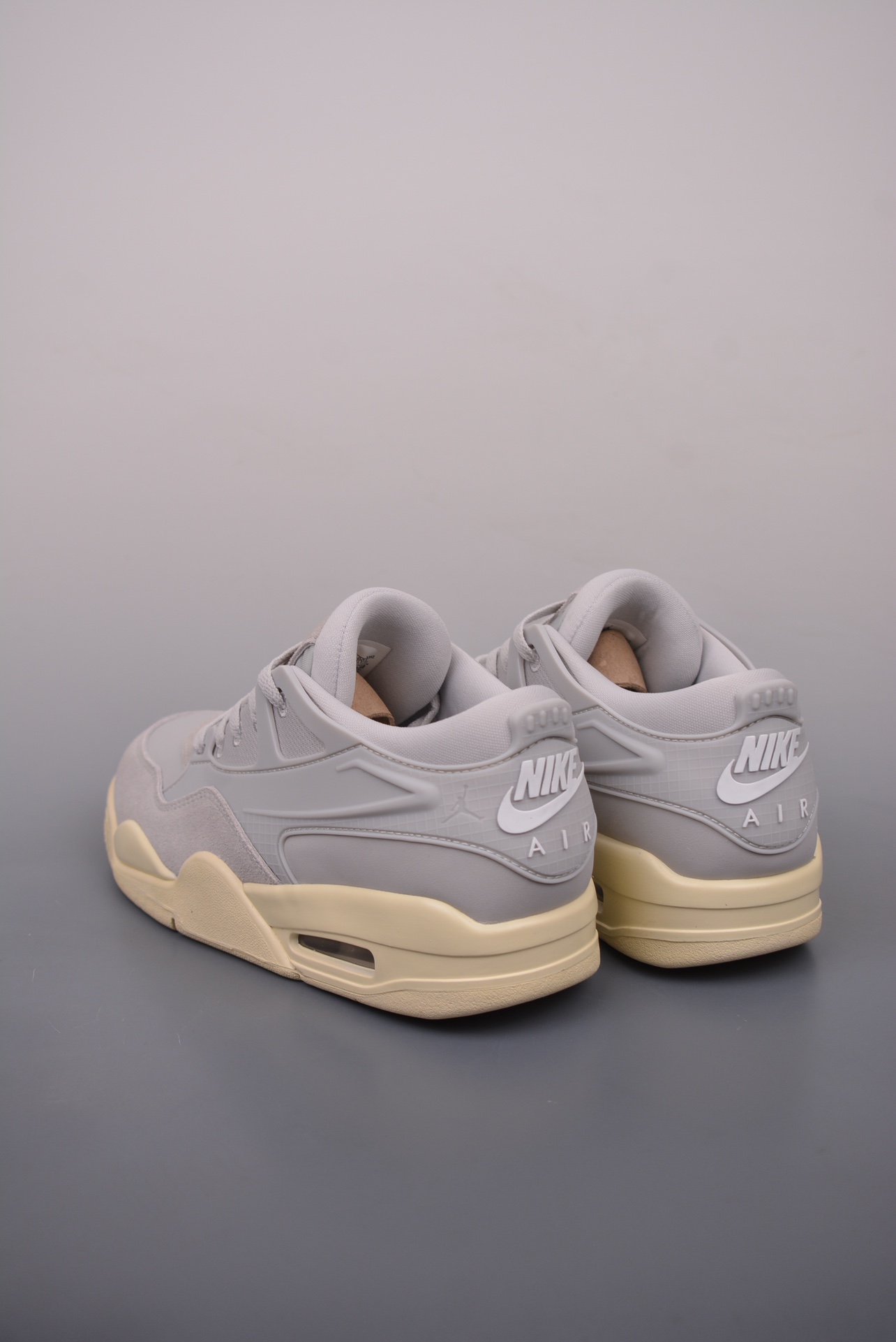 Nigel Sylvester x Jordan Air Jordan 4 RM  Grey Sail FQ7940-001