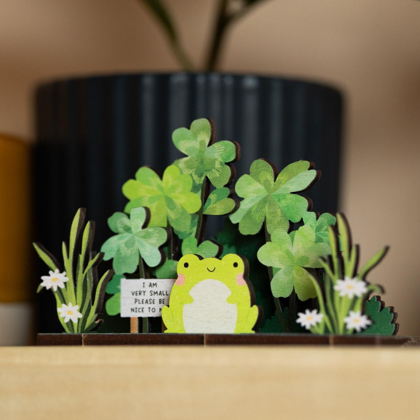Small Frog Desk Ornament | Best Friend Funny Card