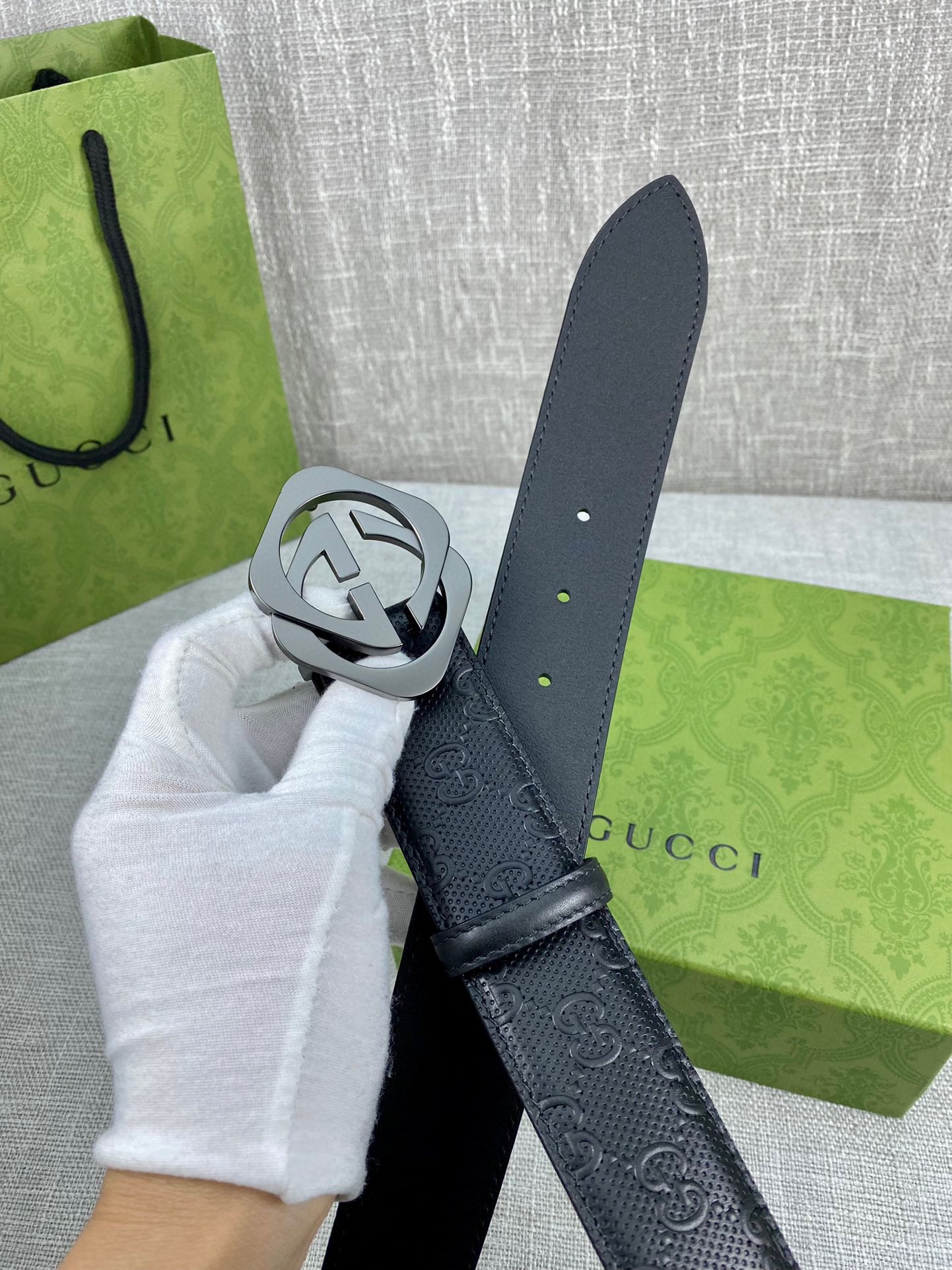 Gucci black embossed leather belt  width 4.0CM