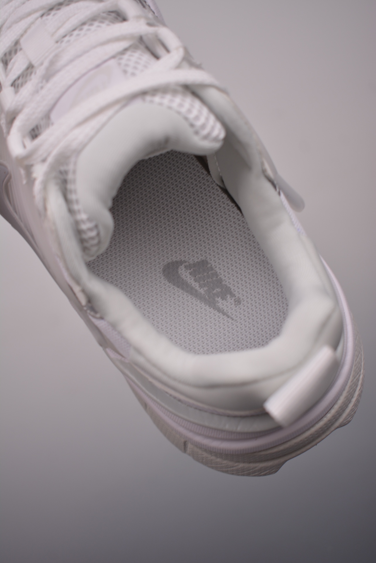 Nike Wmns V2K Runtekk Low Metallic Silver FD0736-104