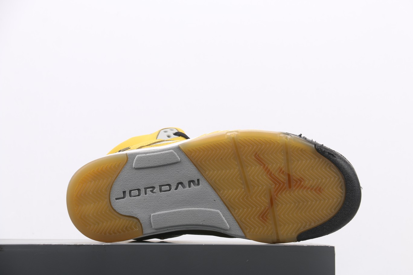 Air Jordan Retro 5 Tokyo Tokyo white and yellow limited edition 454783-701