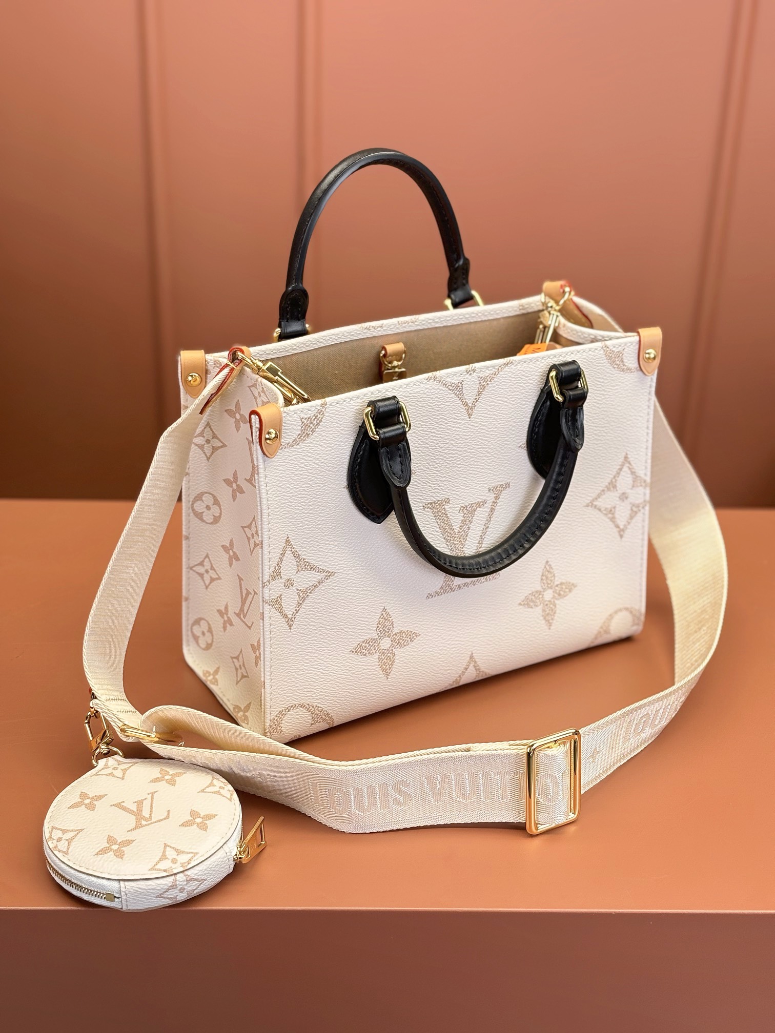 Louis Vuitton ONTHEGO Small Handbag M25433