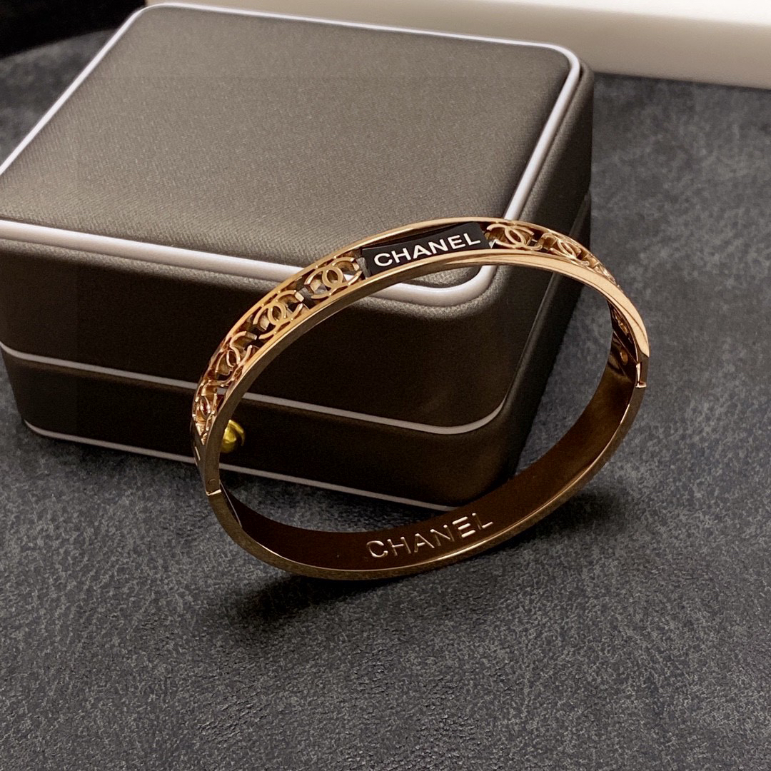 Chanel hollow bracelet