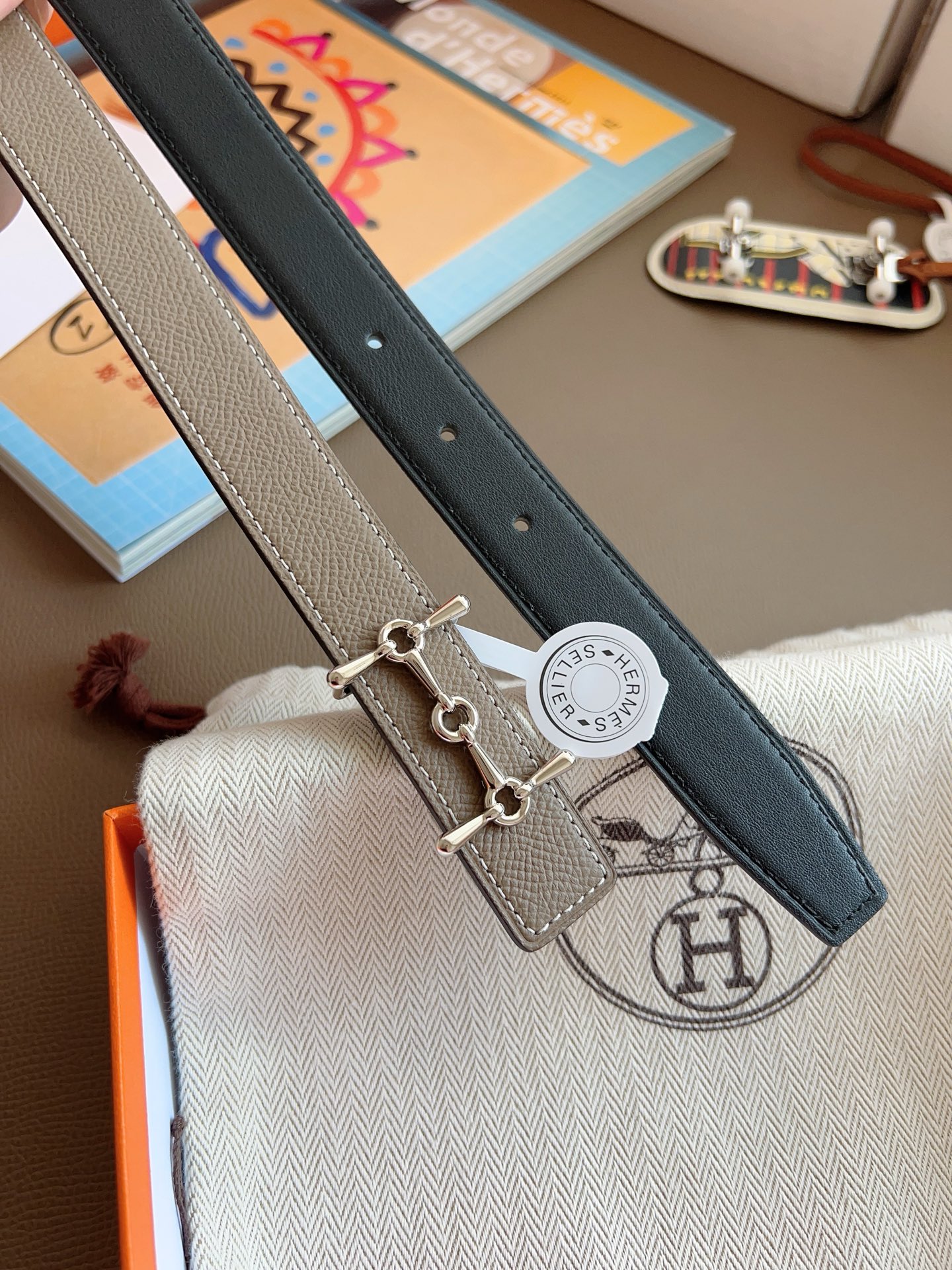 Hermès 2025 New Women's Double-Sided Belt 2.4cm Width