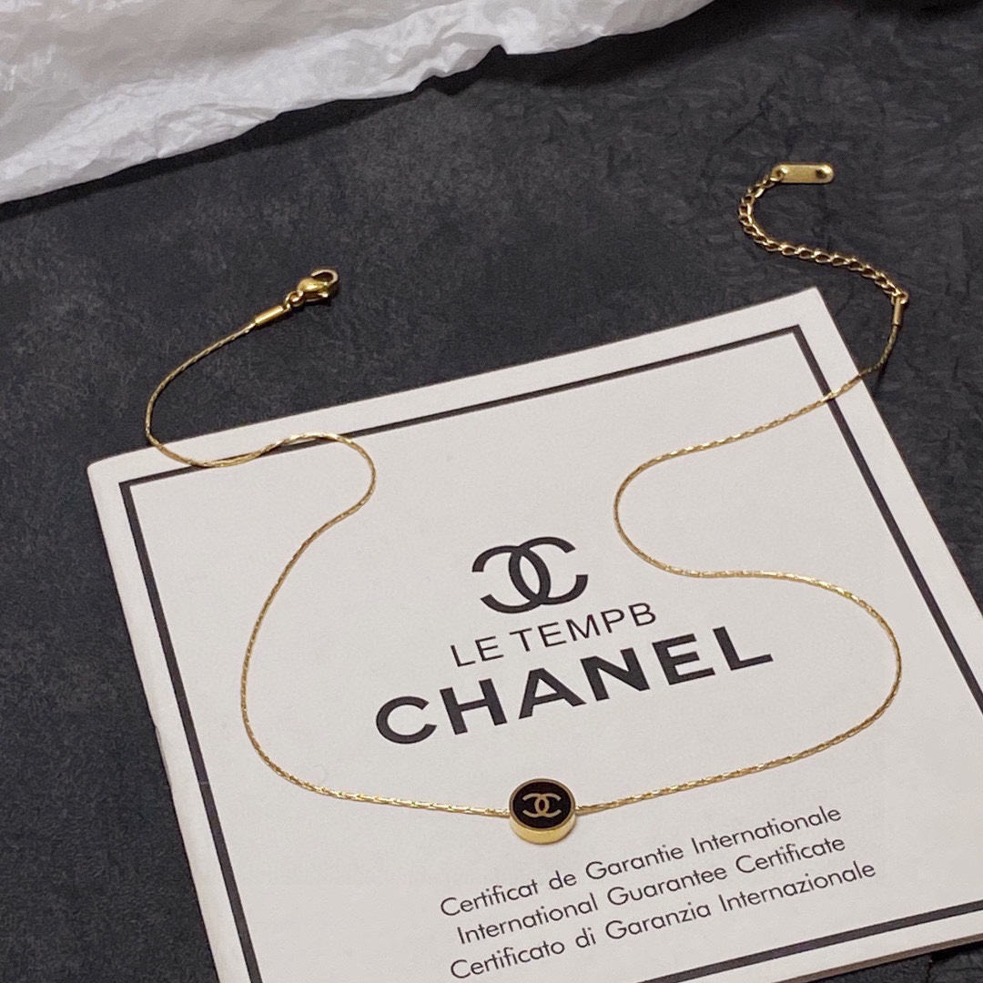 Chanel black and white two-sided thin necklace