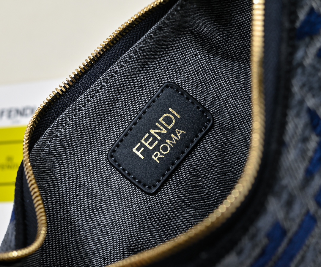 FENDI ay underarm bag 2196