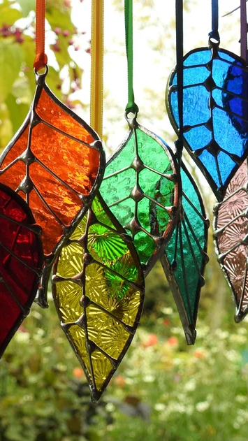 Stained Glass Leaf Sun Catcher – Nature’s Color, Captured in Glass