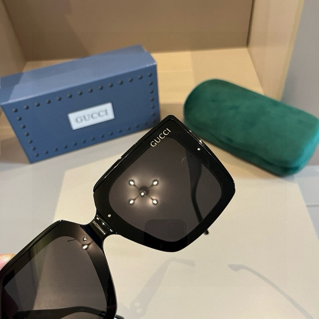 Gucci Round Frame Sunglasses