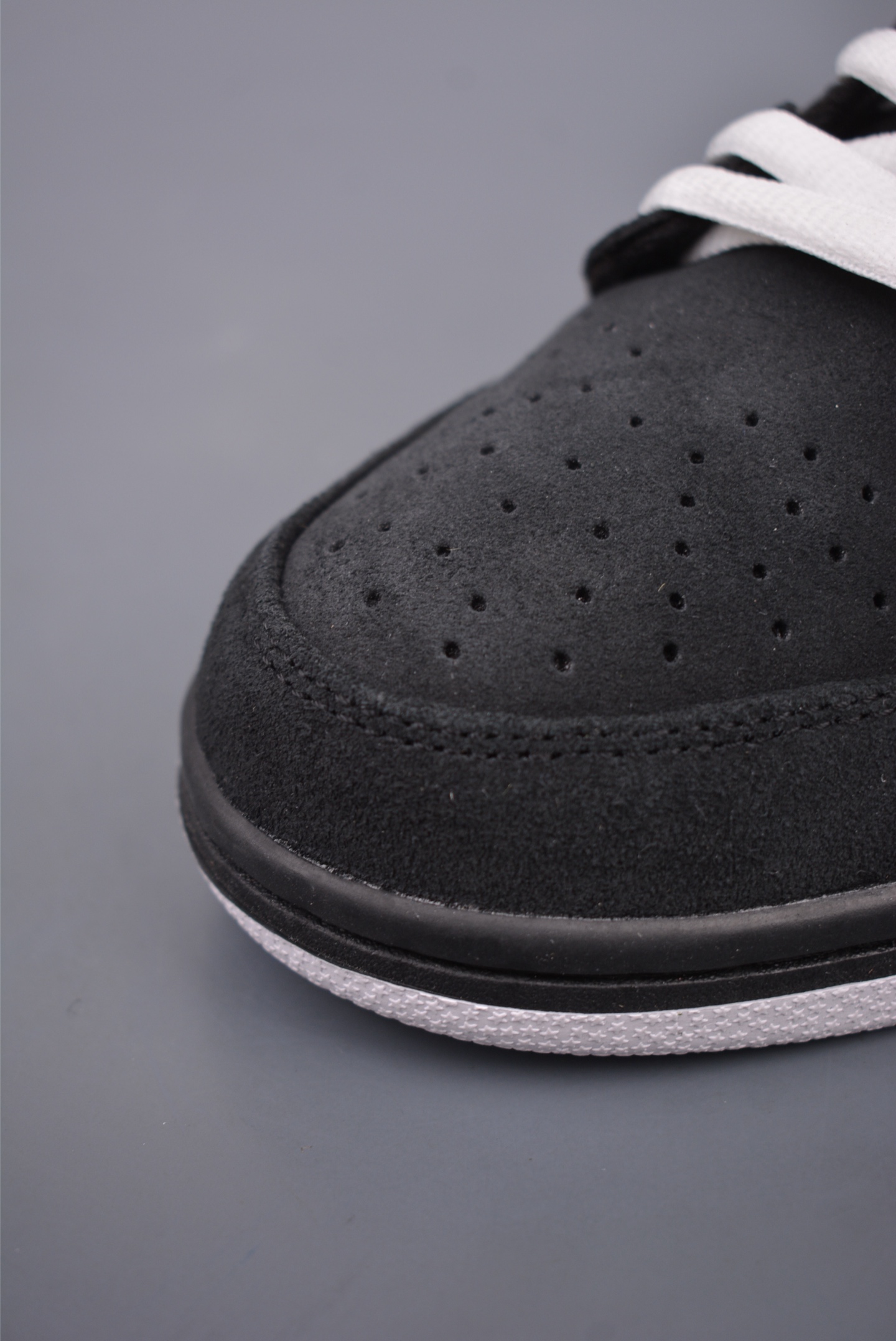 Nike SB Dunk Low Retro Sneakers Black and White DX6775-400