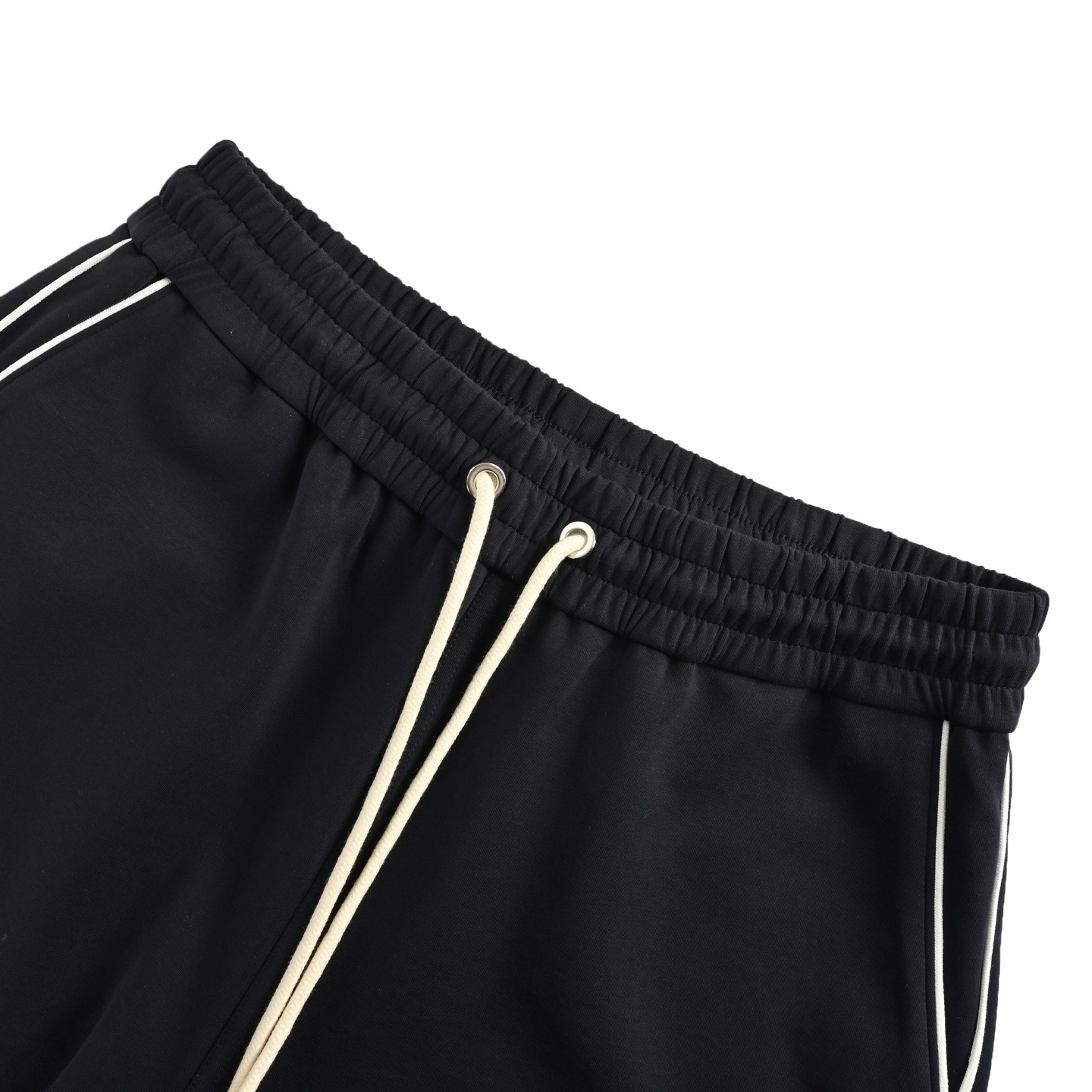 Gucci 25ss side-stitched back pocket 1921 Double G embroidered shorts