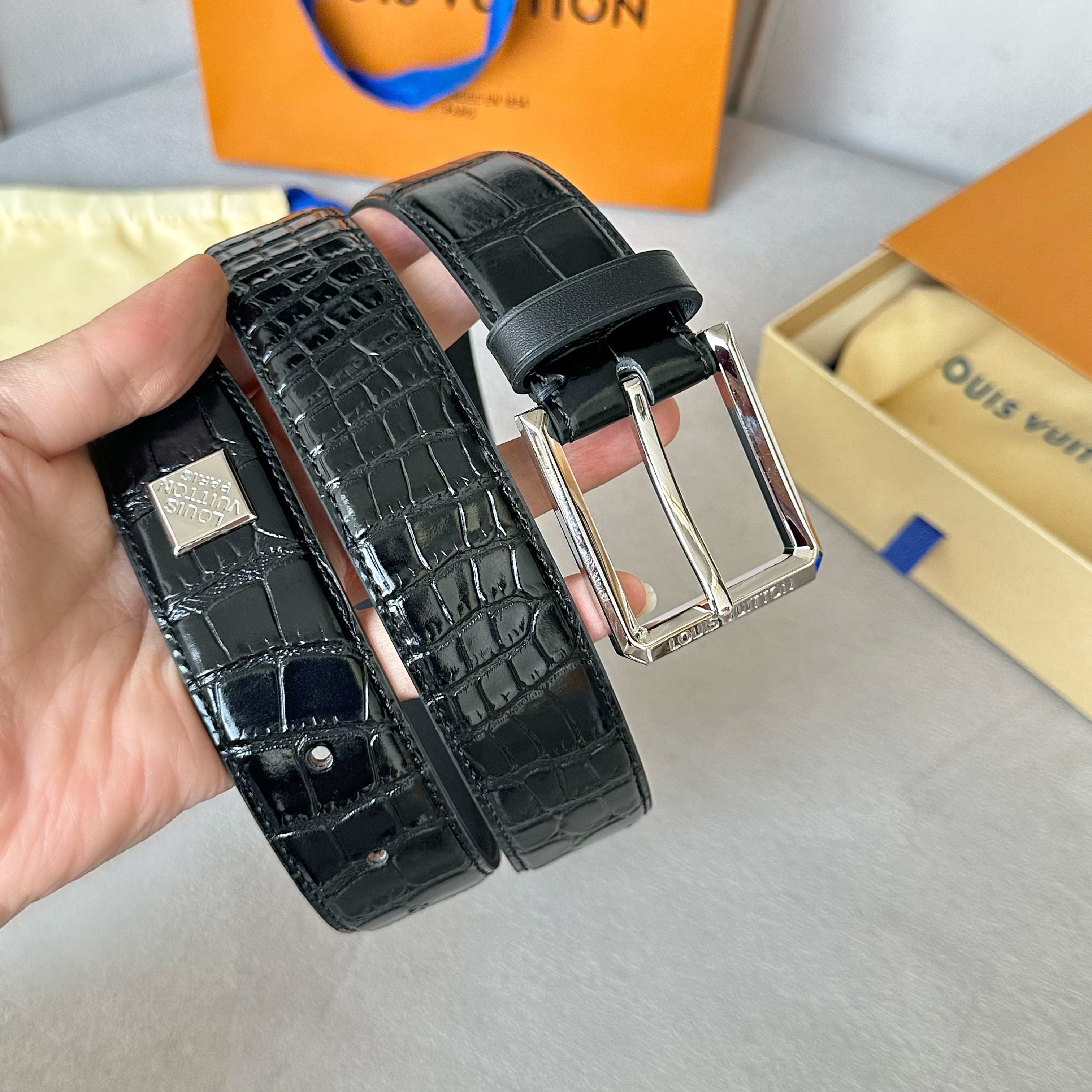 Louis Vuitton Crocodile Pattern Pin Buckle Men's Belt 3.5CM