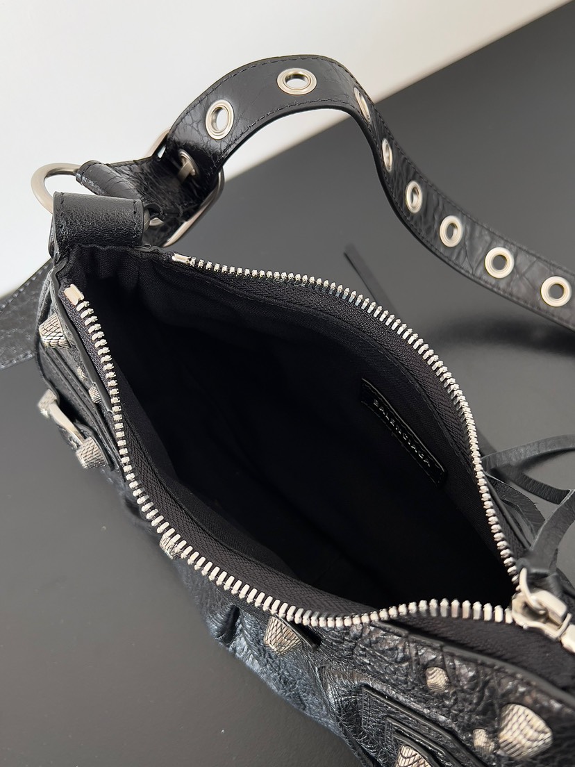 Balenciaga Le Cagole handbags
