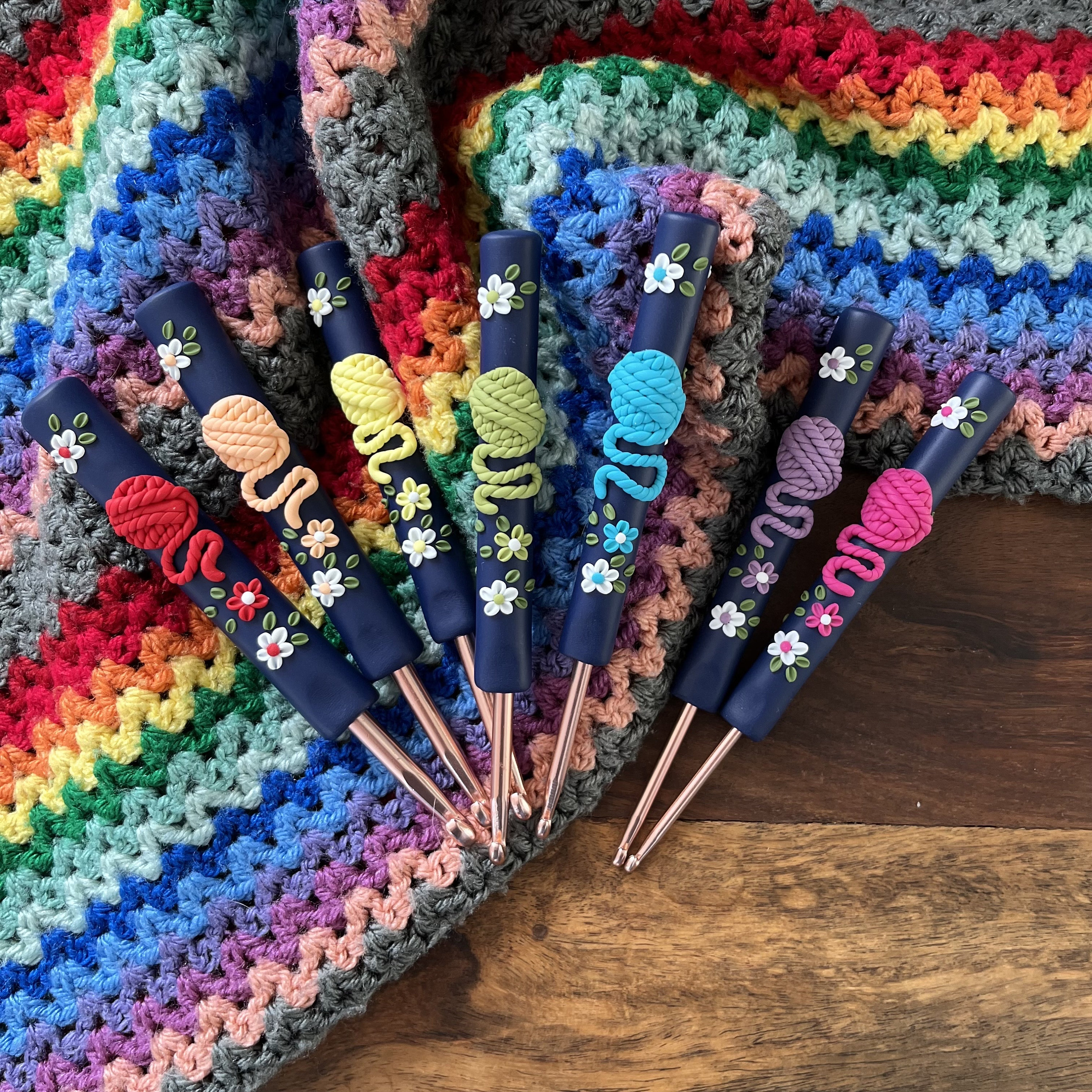 Set of 7 Rainbow yarn ball crochet hook