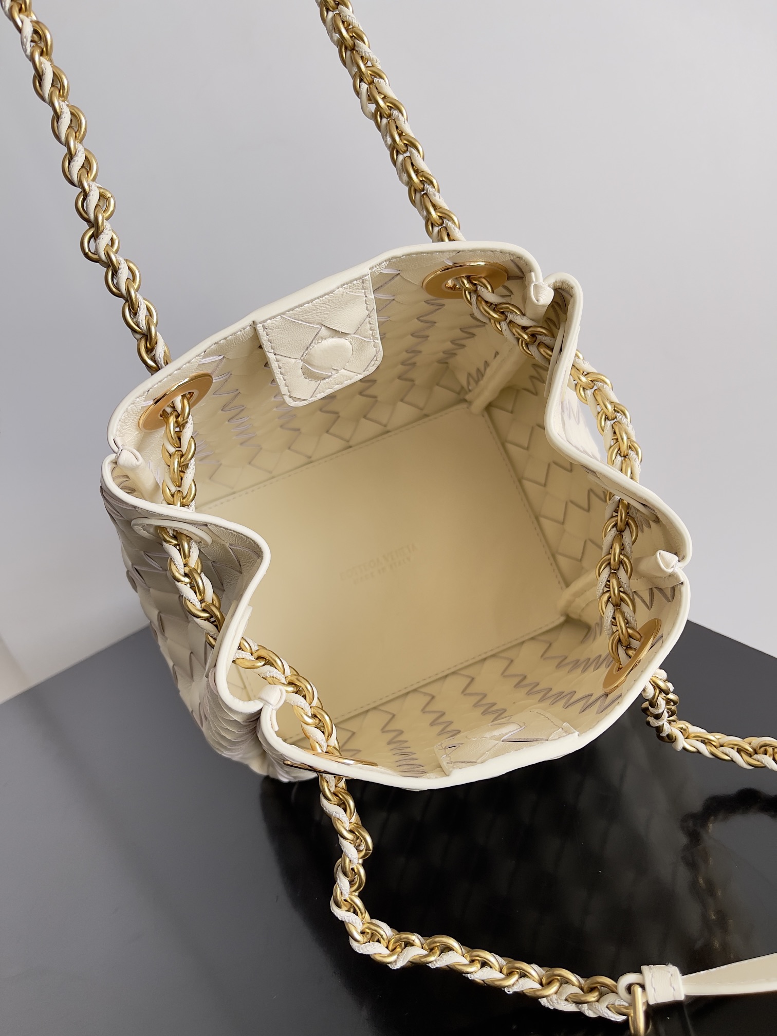 BOTTEGA VENETA New Chain Parachute Bag 817175
