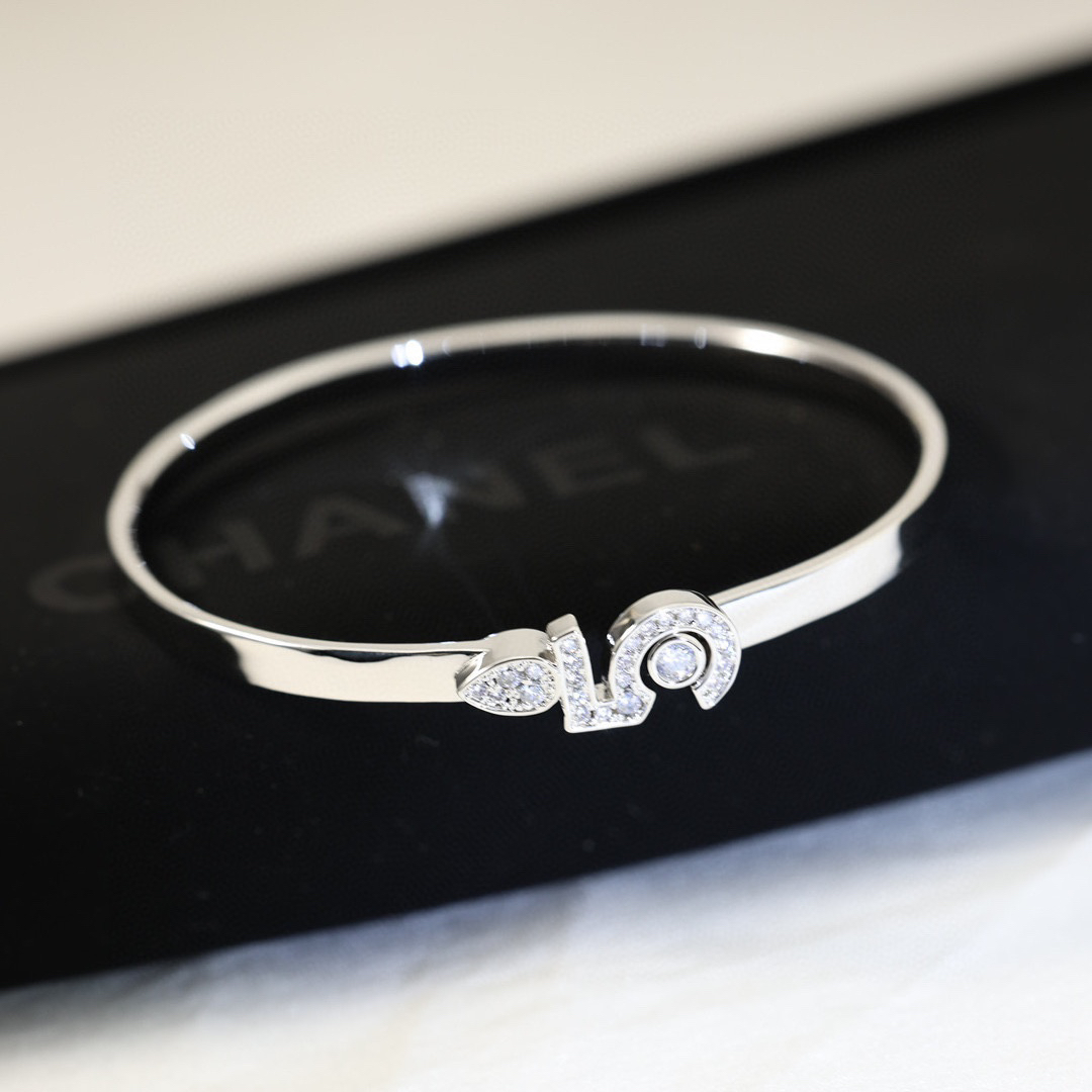 CHANEL No. 5 diamond bracelet