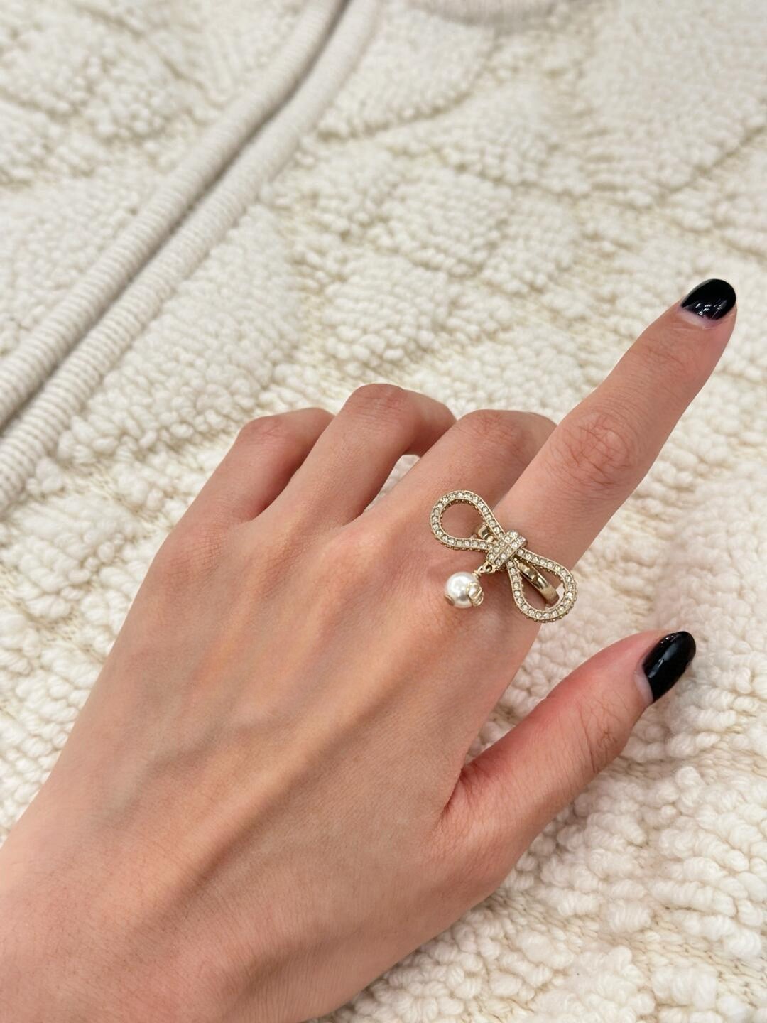 Dior Bow Pearl Ring