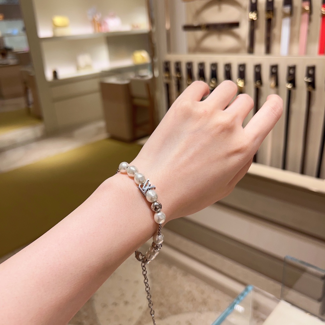 Louis Vuitton New Pearl Bracelet