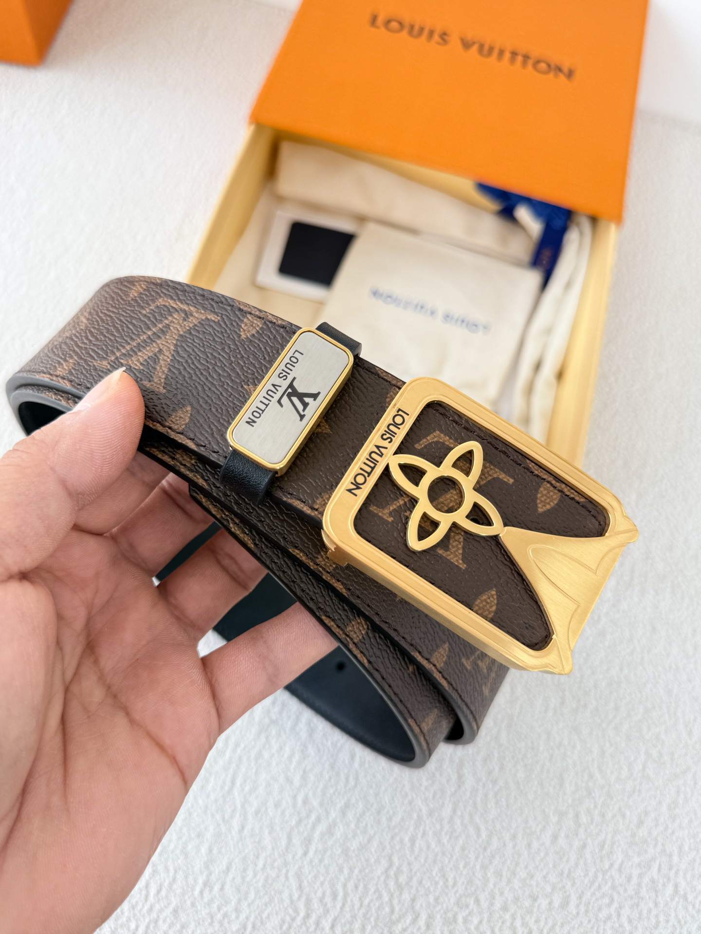 Louis Vuitton Presbyopic Calfskin Men's Belt 3.8CM Width