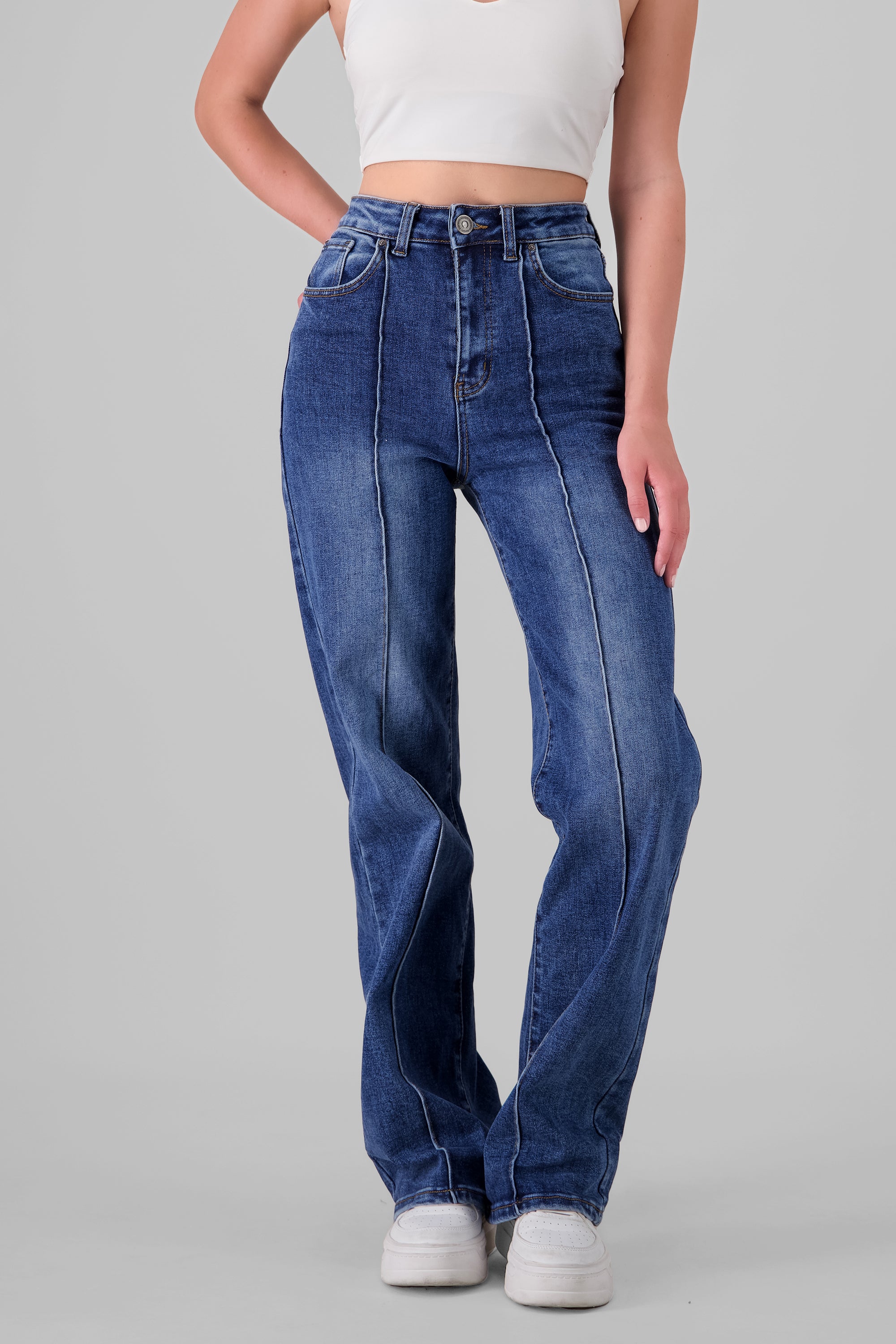 Straight Jeans