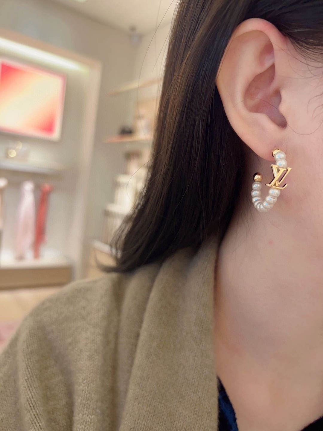 Louis Vuitton Gold Flower Pearl Earrings