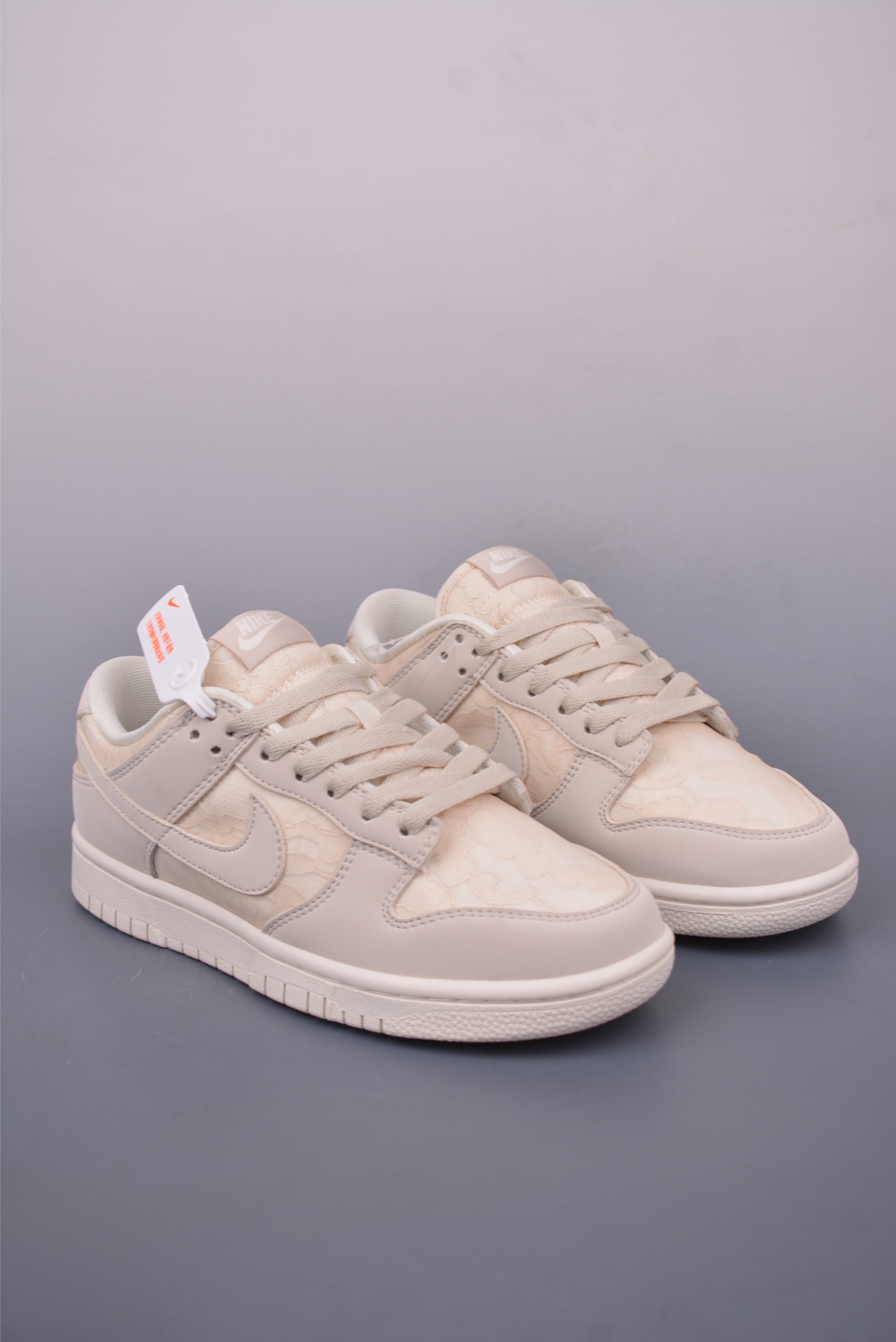 NIKE SB Dunk Low sneakers White and Pink HJ5870-100