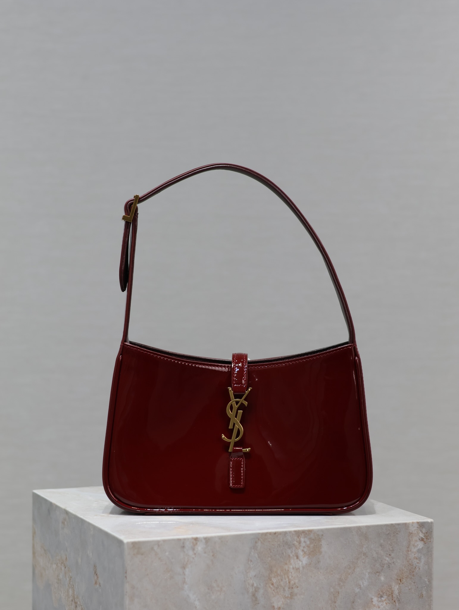 Yves Saint Laurent Le5A7 Bag 657228