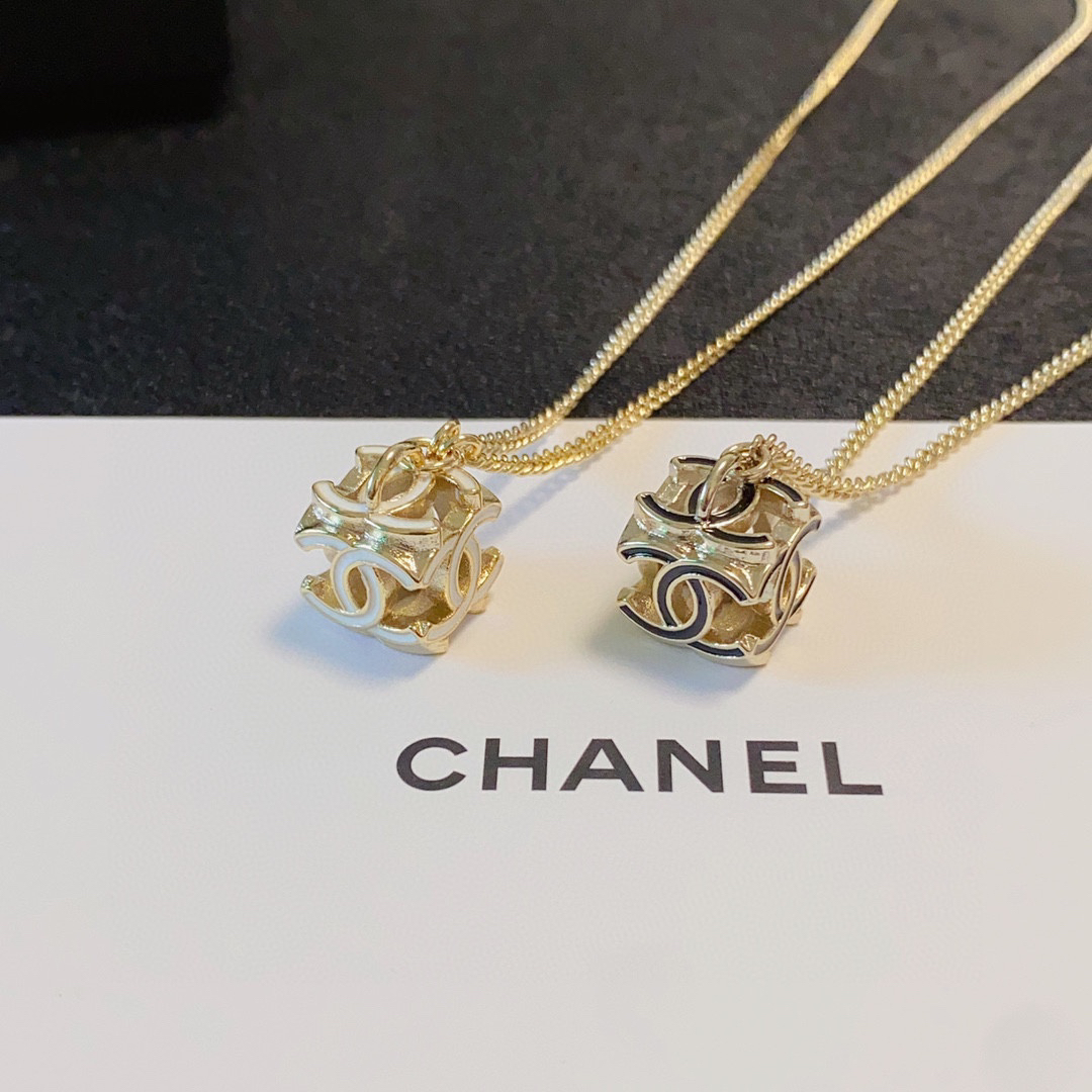 Chanel new square hollow necklace