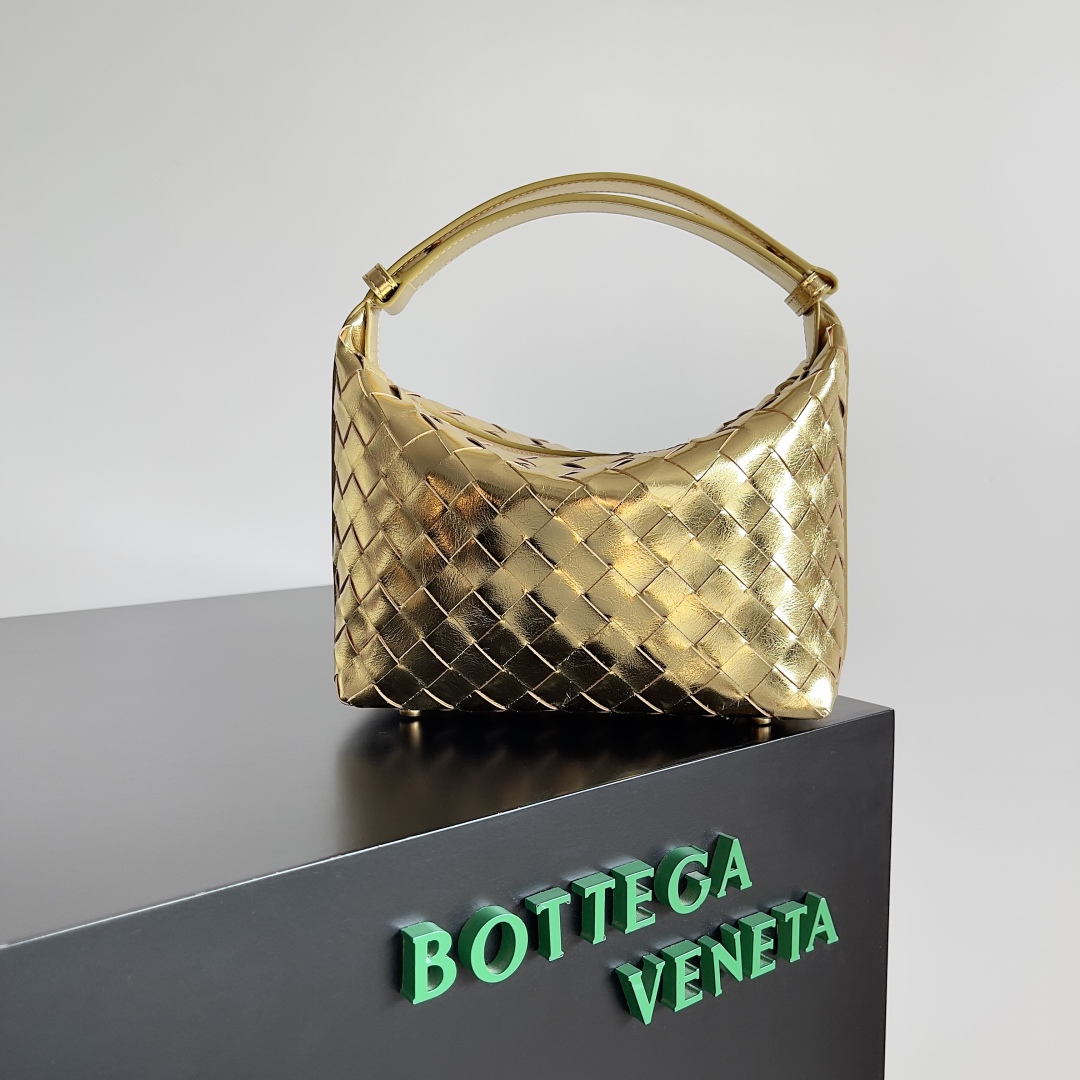 Bottega Veneta Year of the Snake Limited Edition Wallace Handbag 754443