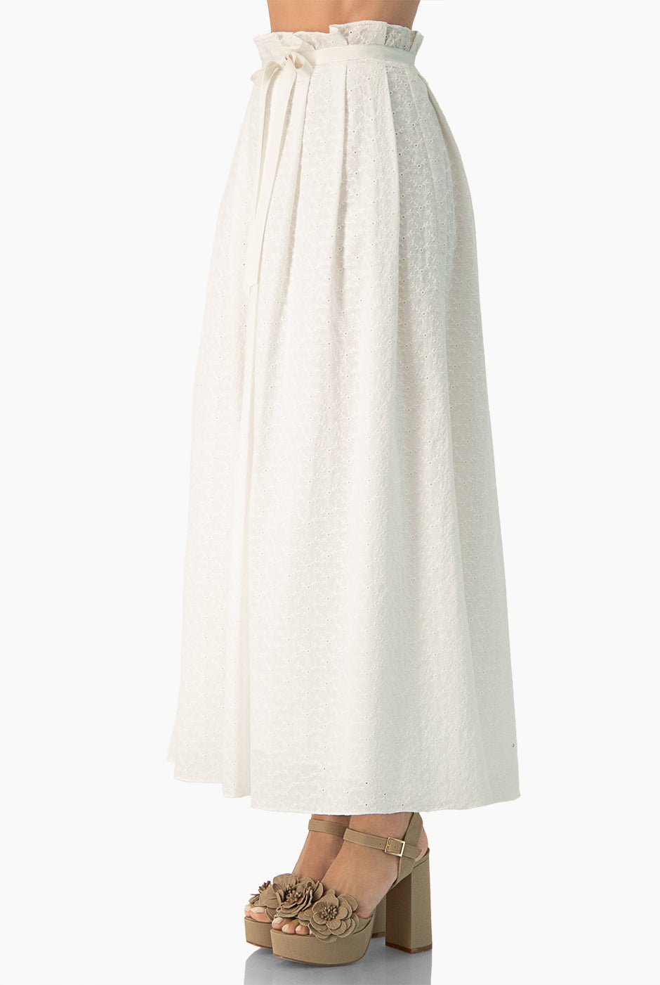 Maxi falda en tono blanco con cinta