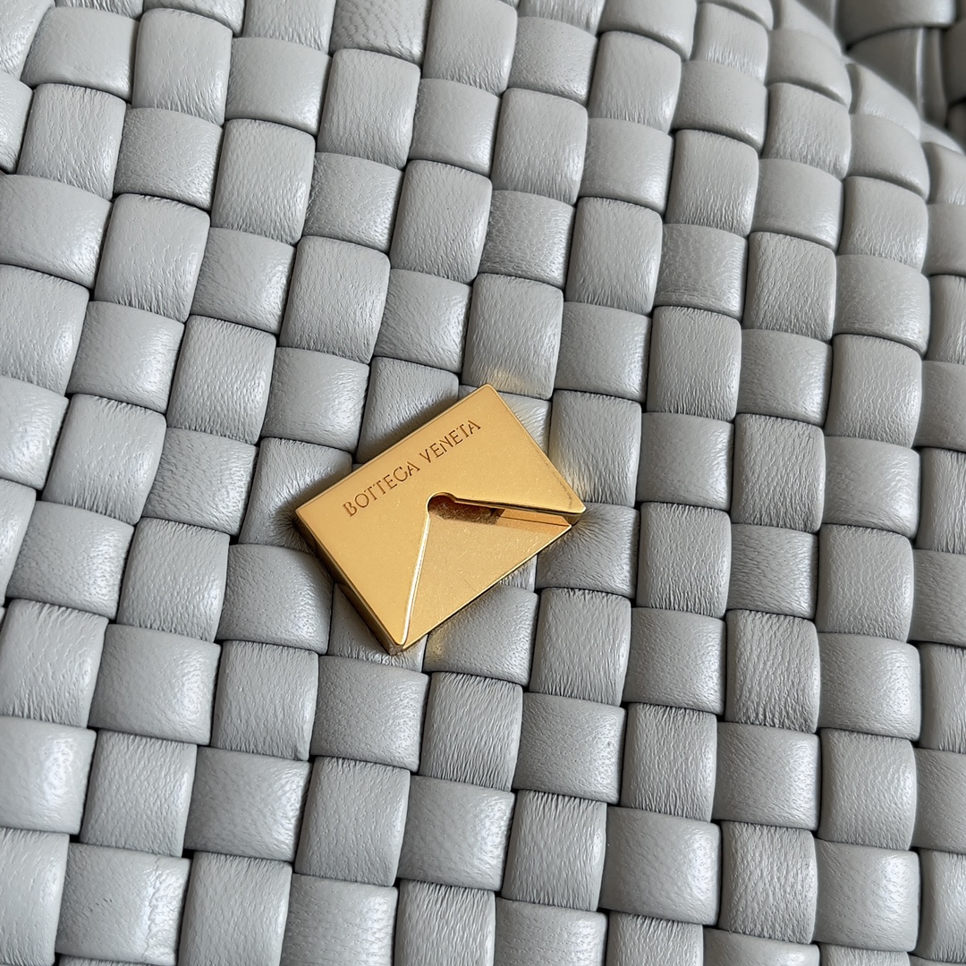 Bottega Veneta mini cobble bag 762711