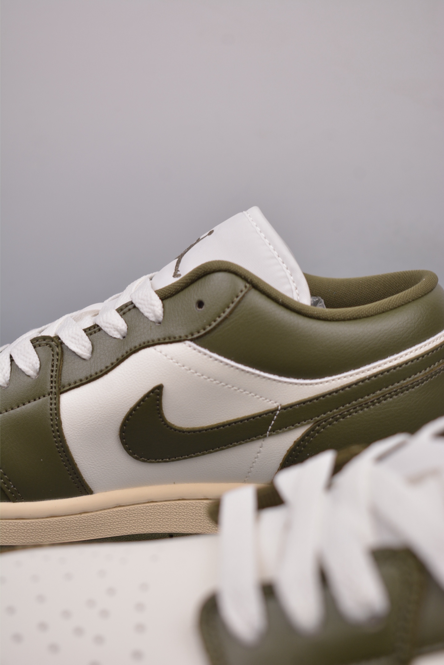 Nike Wmns Air Jordan 1 Low GS military green and white DC0774-122