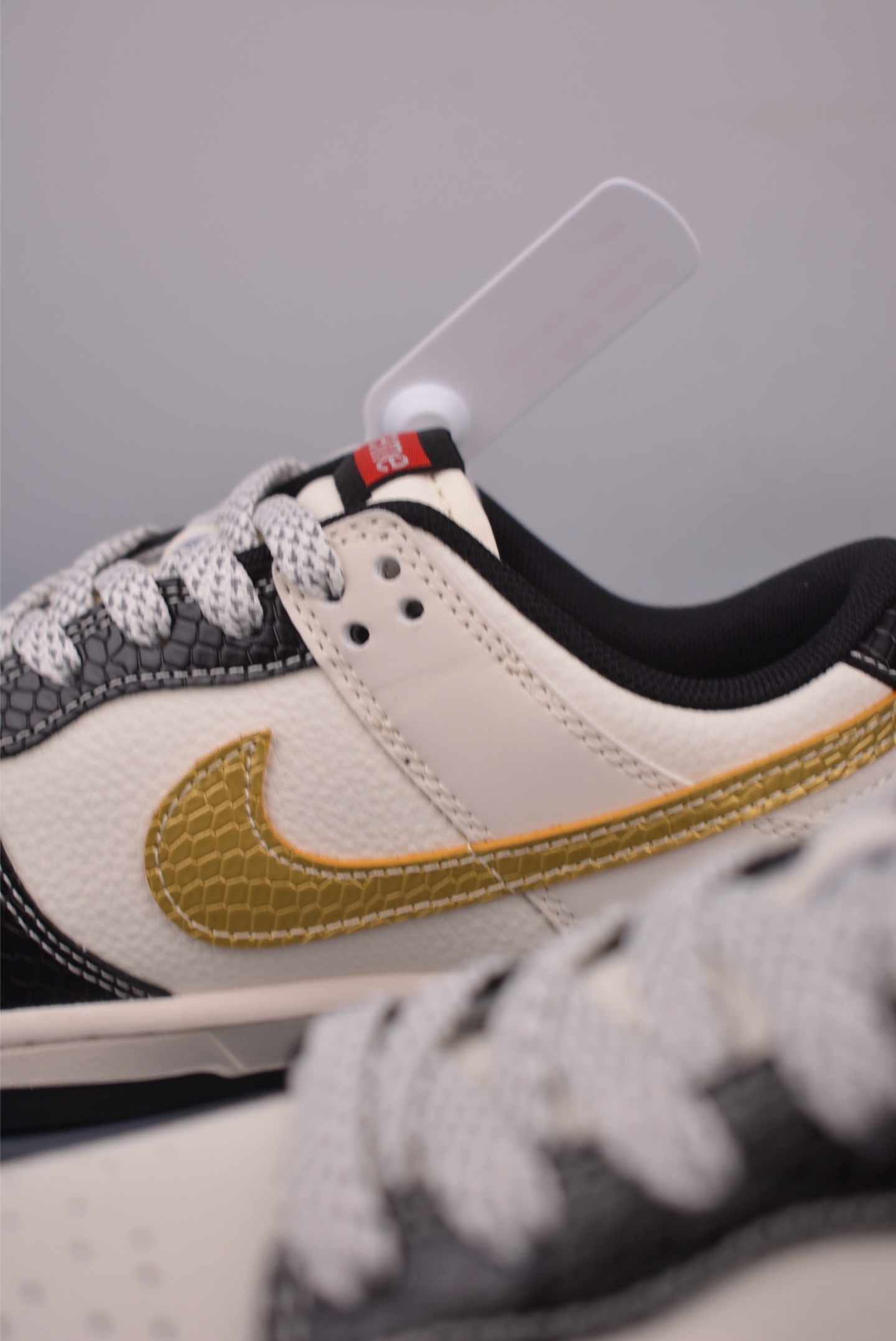 Supreme x Nike SB Dunk Low 