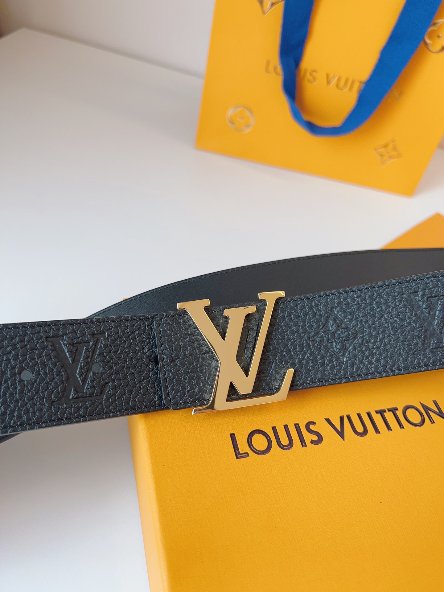 Louis Vuitton double-sided men's belt with monogram, 4cm width