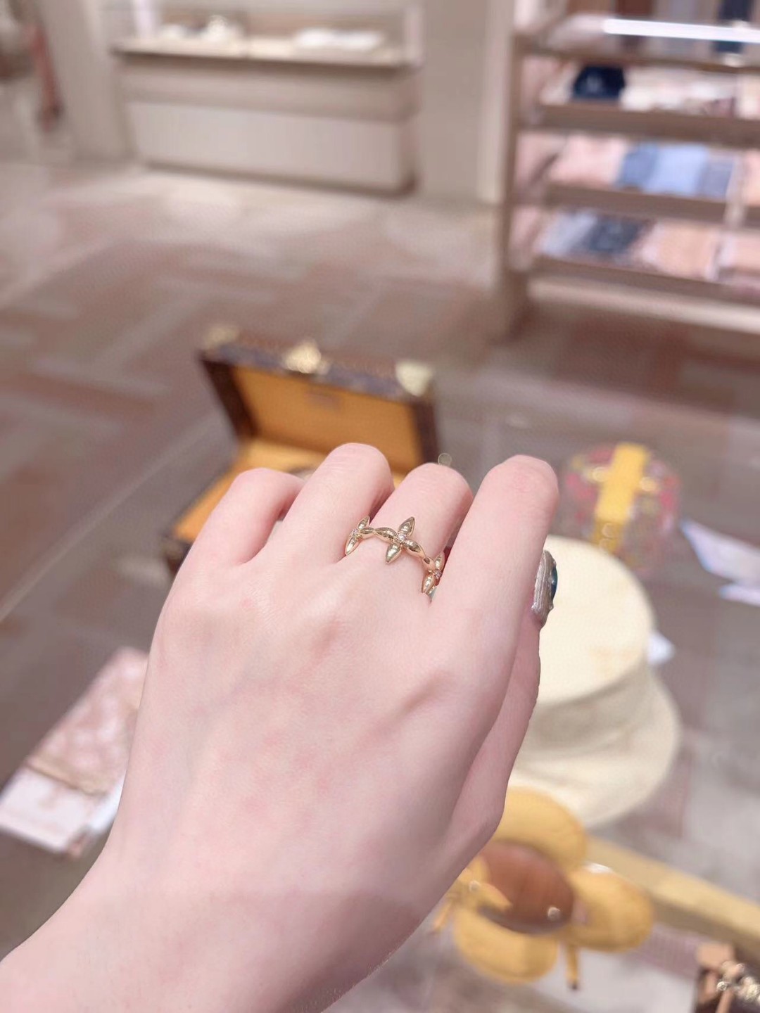 Louis Vuitton Four Leaf Clover Ring