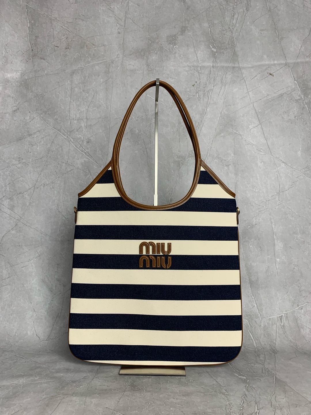 Miu Miu Vertical Tote Bag 5BG231