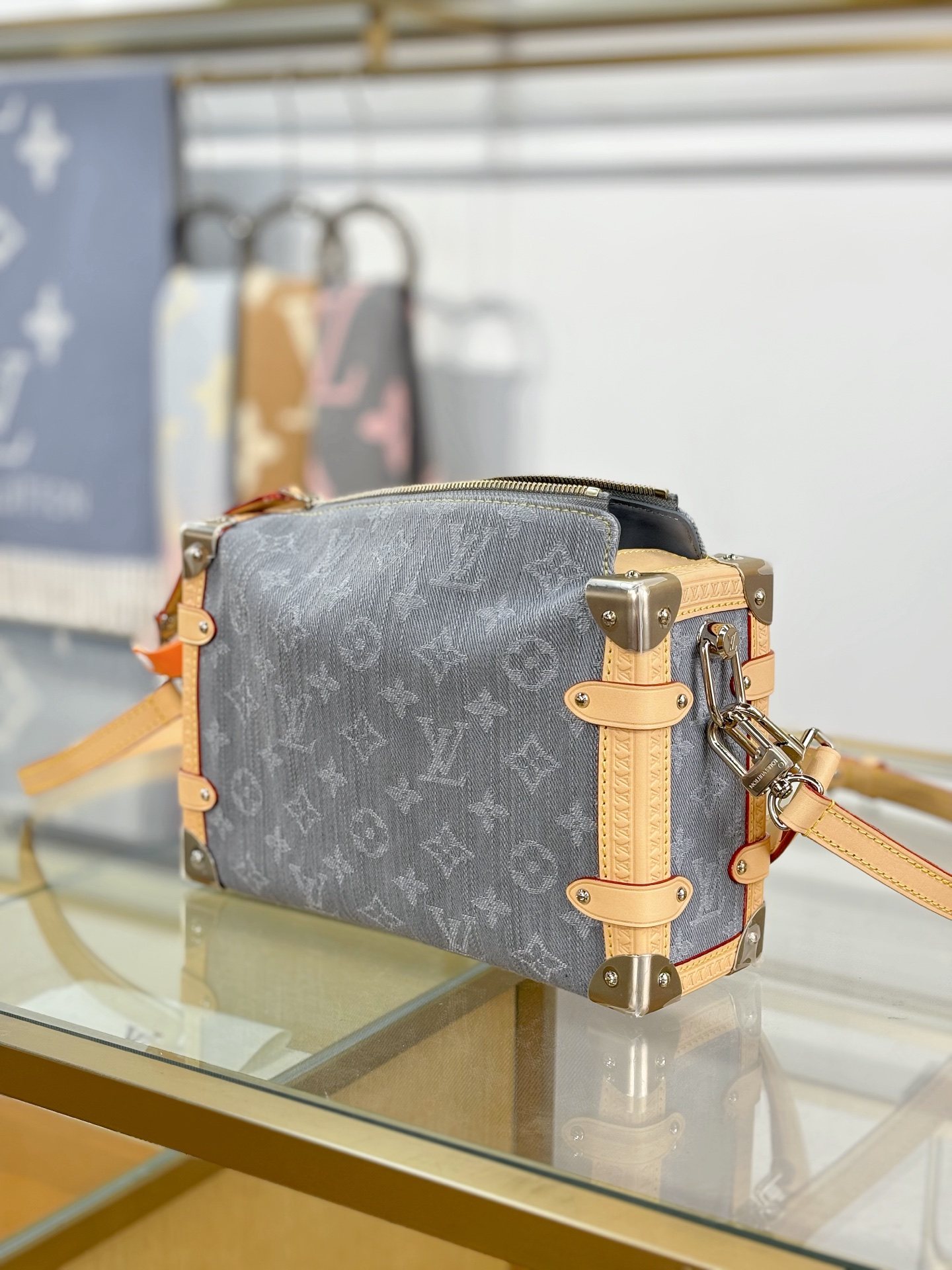 Louis Vuitton SIDE TRUNK Medium Handbag M13285