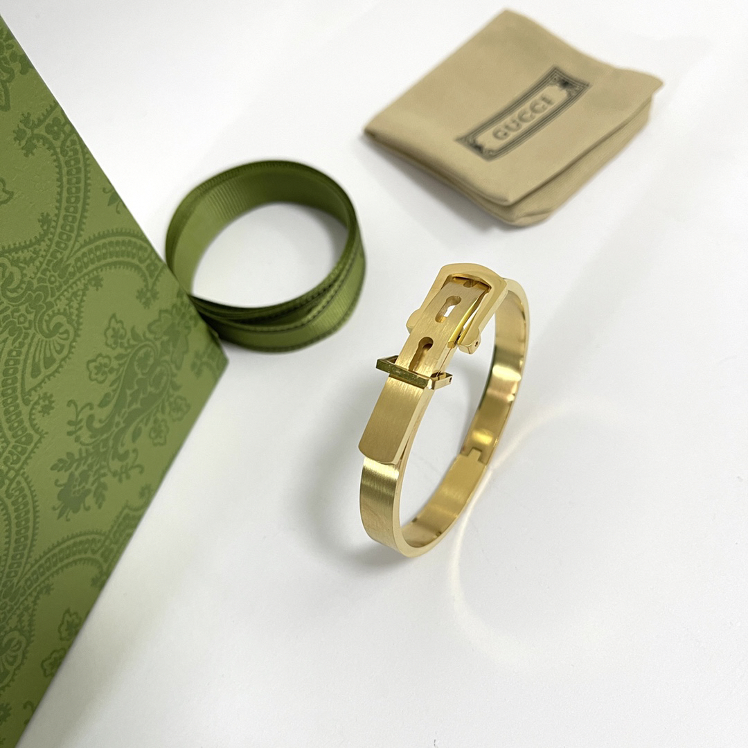 Gucci gold leather bracelet