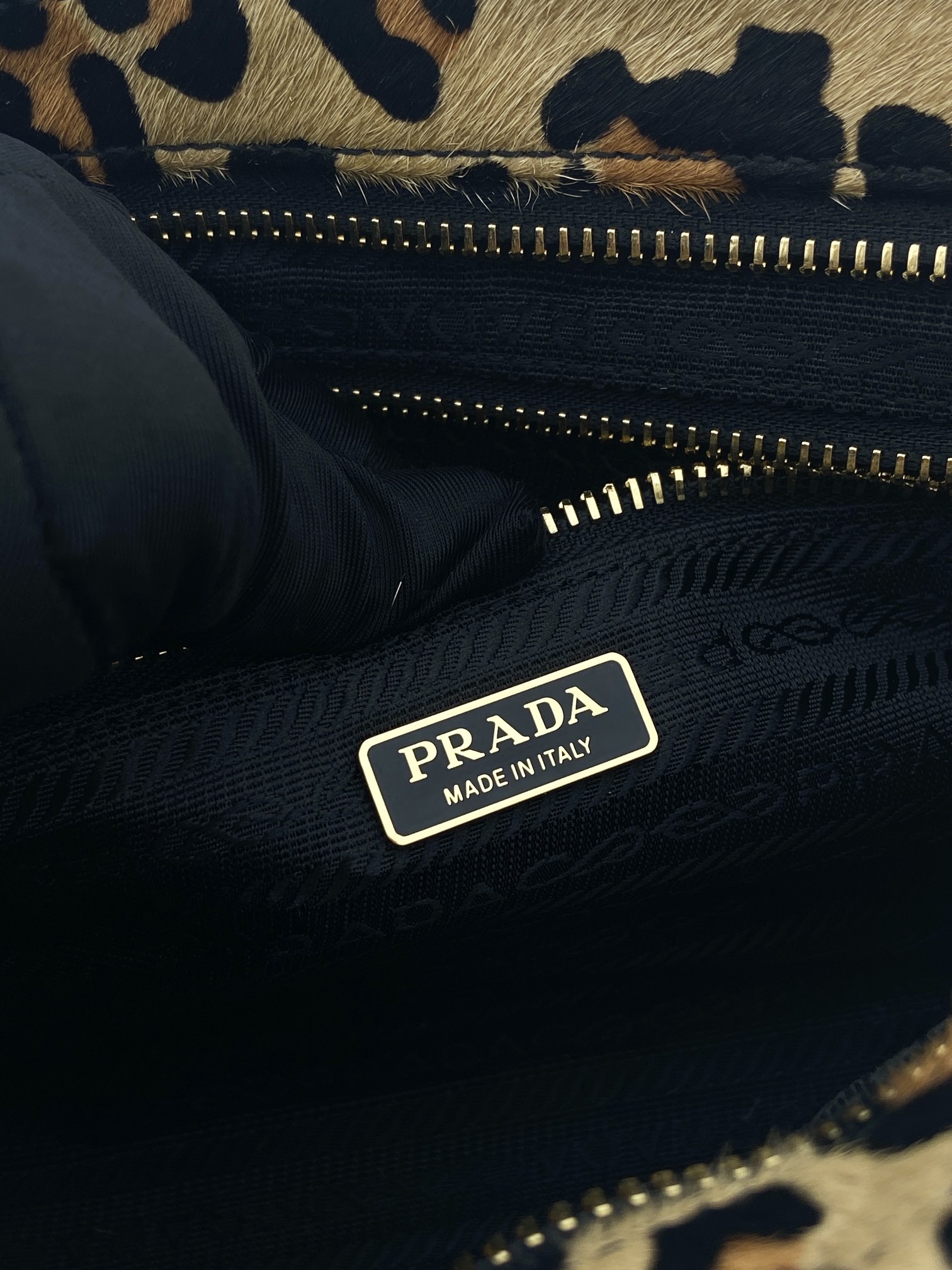 Prada lussolf handbag 1BA426