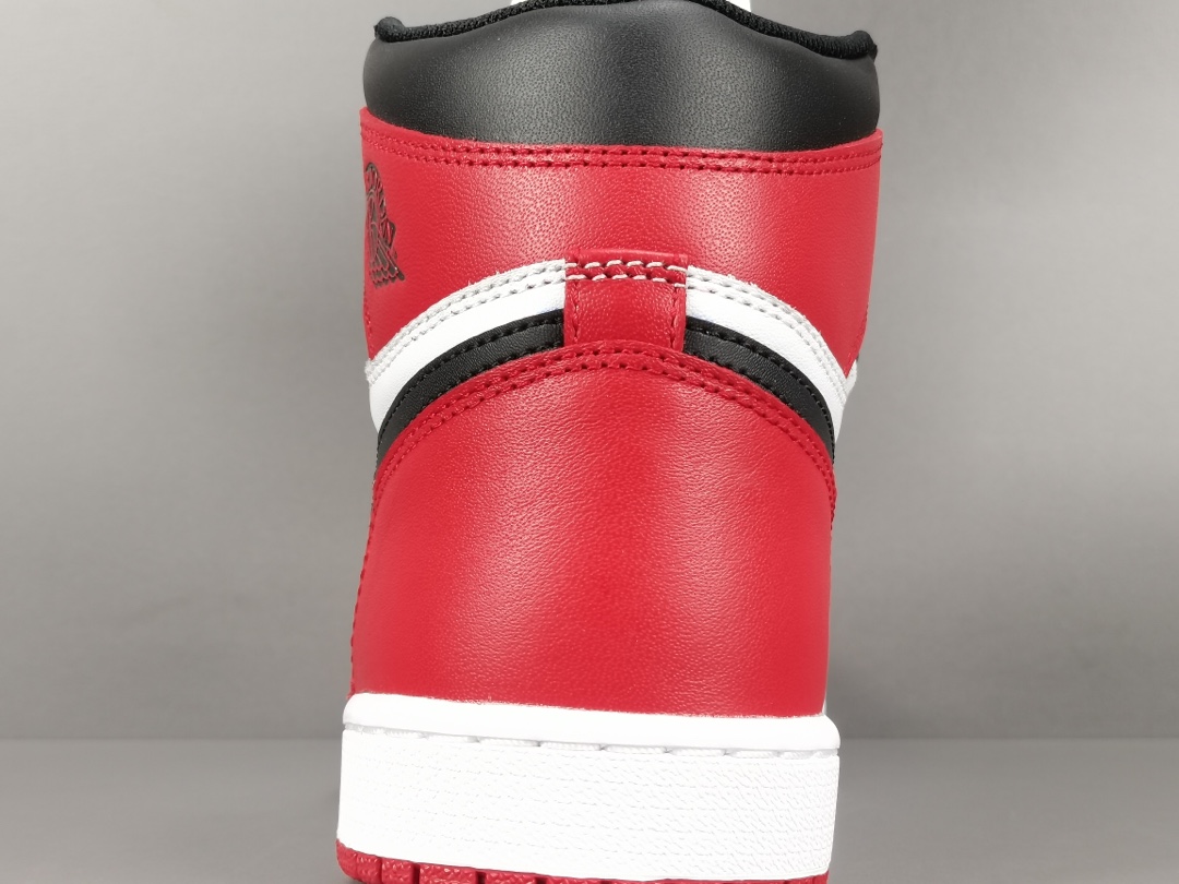 Air Jordan 1 Retro High OGBlack Toe555088-125