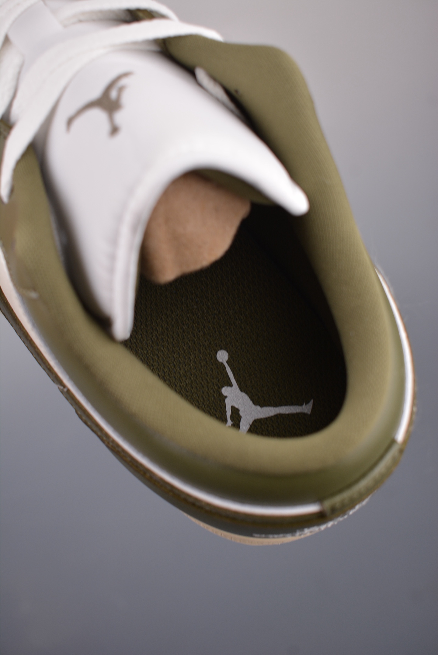 Nike Wmns Air Jordan 1 Low GS military green and white DC0774-122