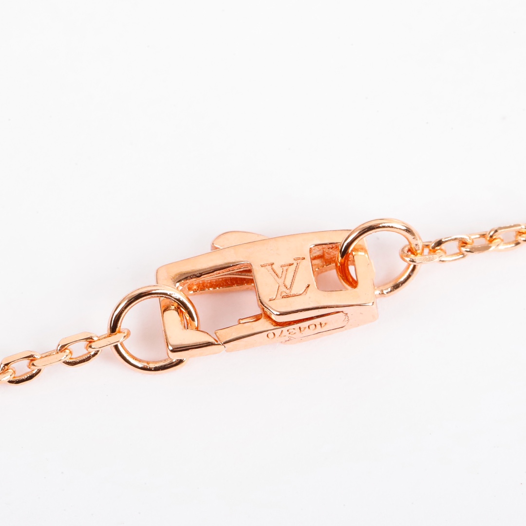 Louis Vuitton Agate Necklace