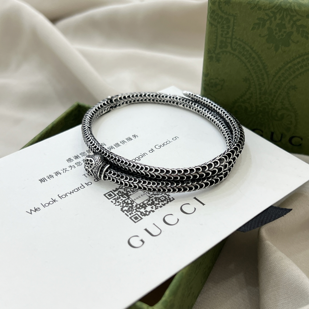Gucci snake shape vintage bracelet