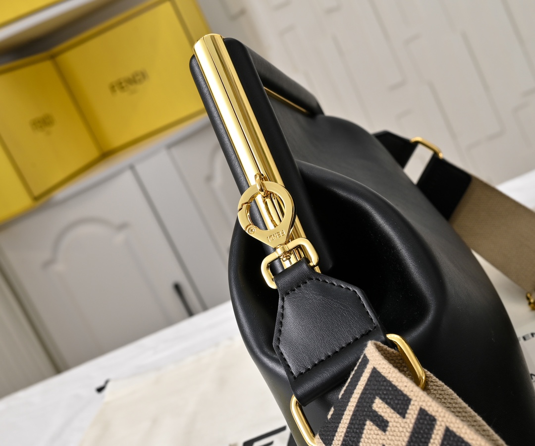 FENDI First Shoulder Bag 80017