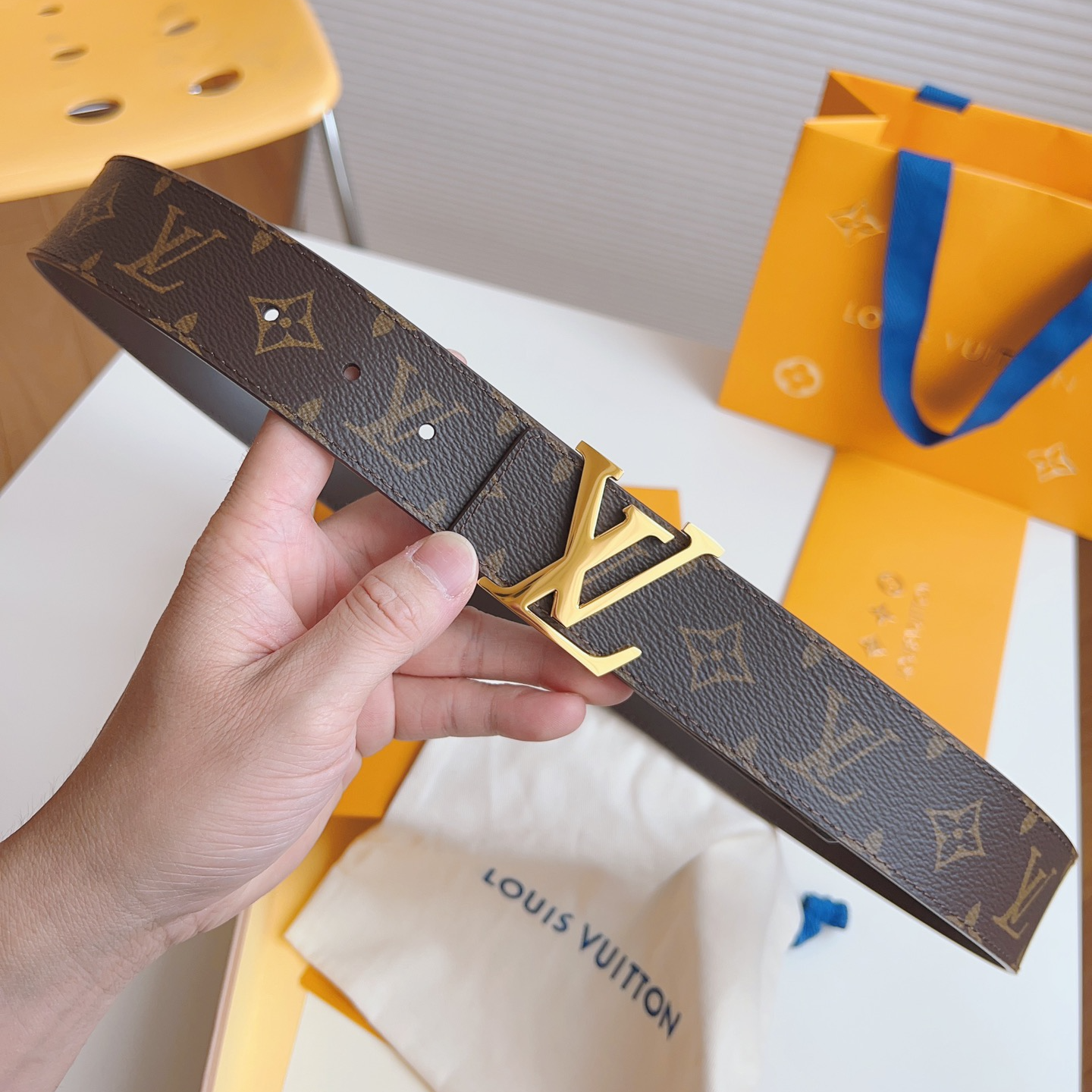 Louis Vuitton Men's Old Fashioned Cowhide Belt 4CM Width