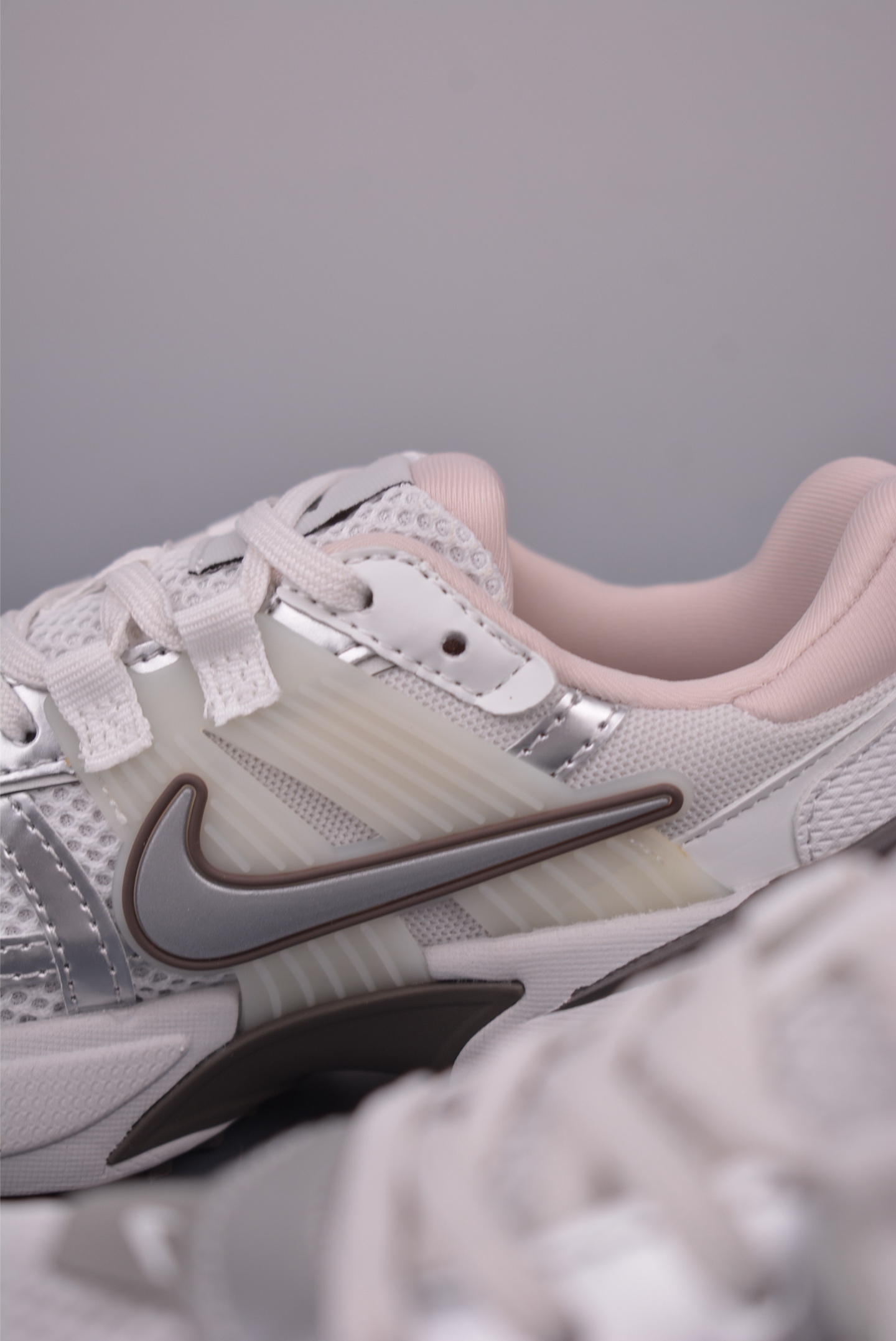 NIKE V2K Runtekk 