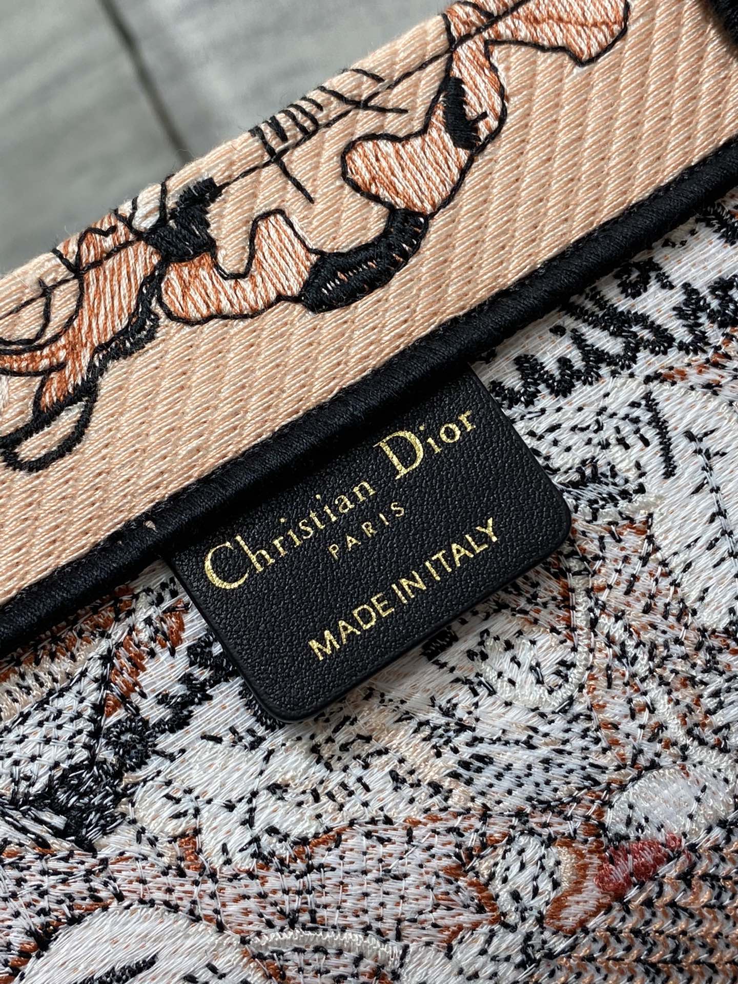 Dior embroidered tote bag medium
