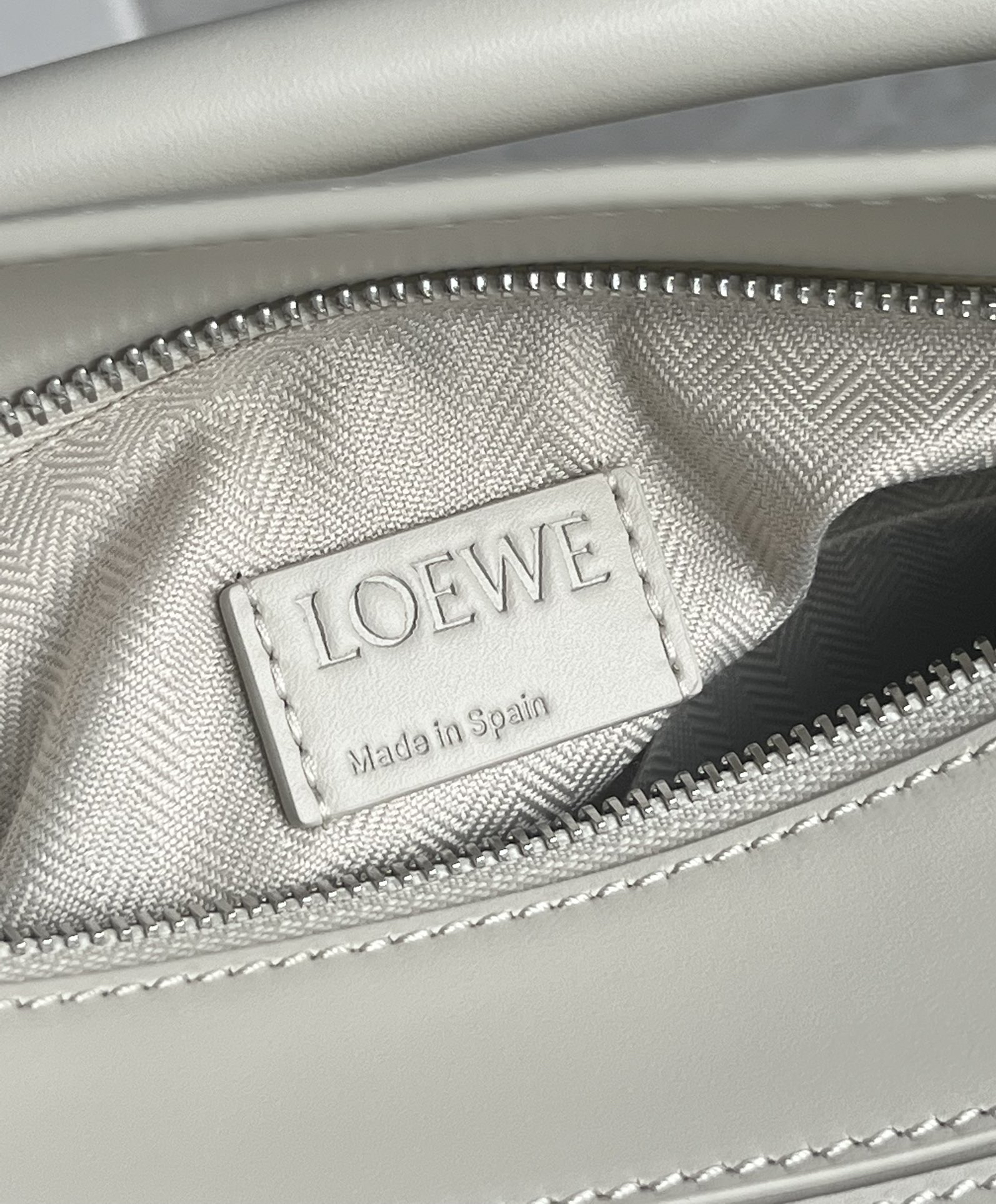 Loewe zzle embroidered shoulder strap bag 0189
