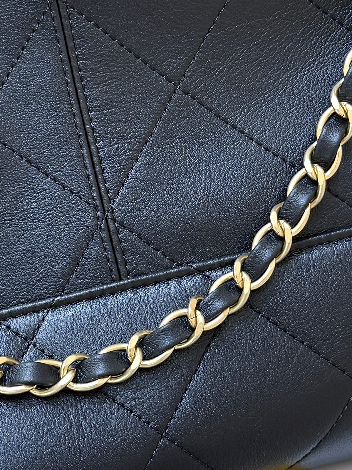 Chanel 25A High-end Handicraft Workshop Suede Colorblock Hobo AS5634 00158